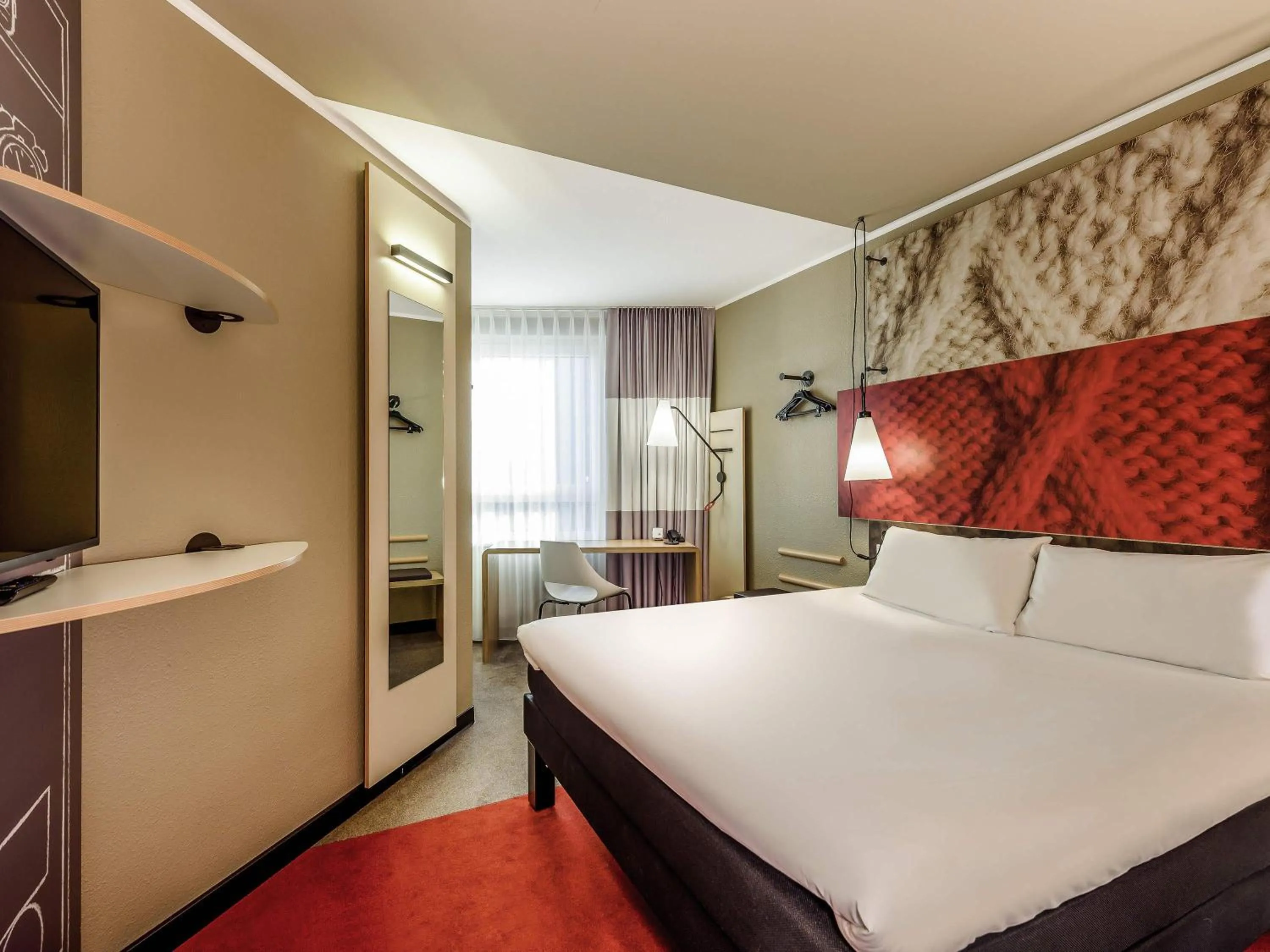 Bedroom, Bed in ibis Frankfurt Centrum