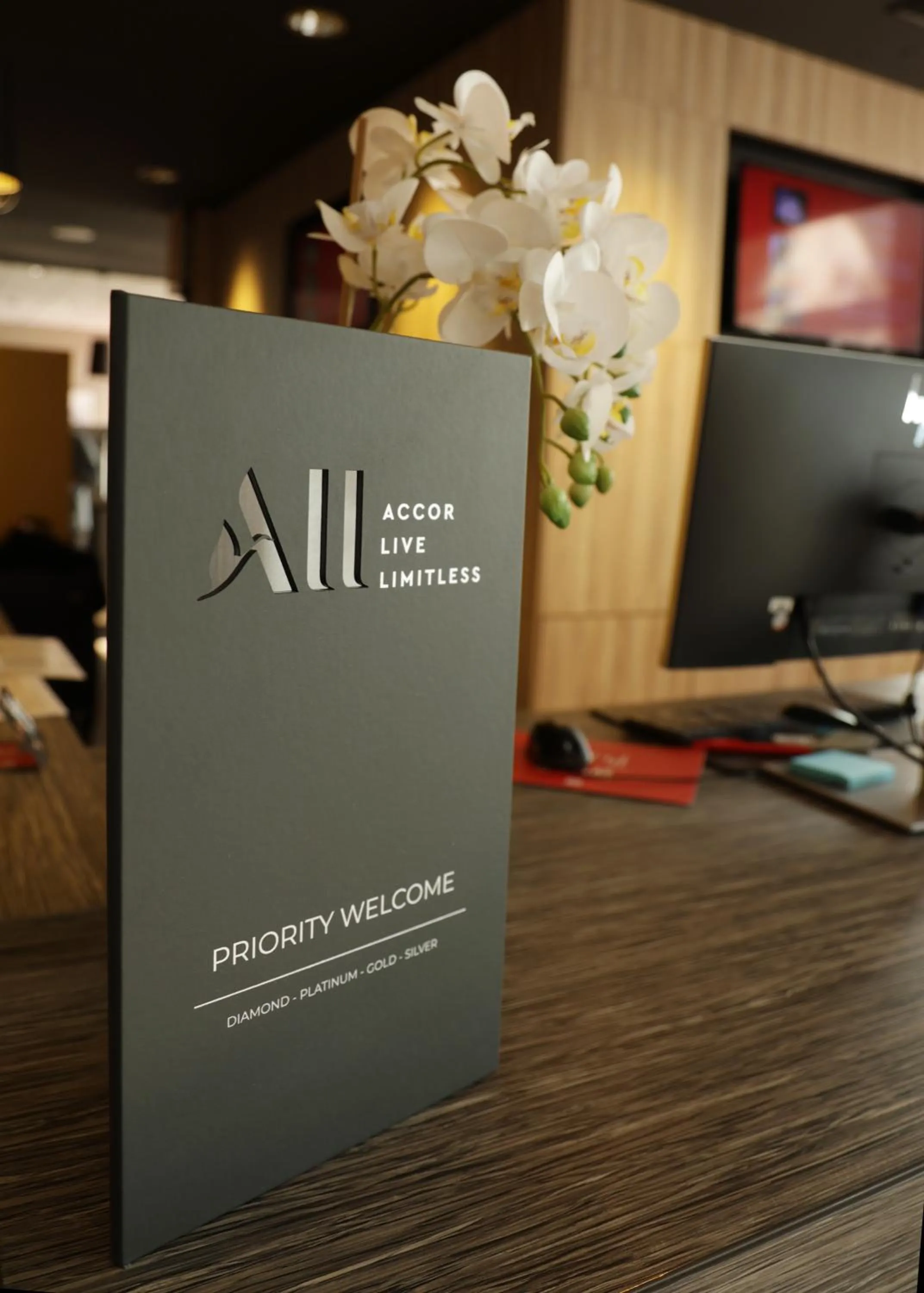 Lobby or reception in ibis Frankfurt Centrum