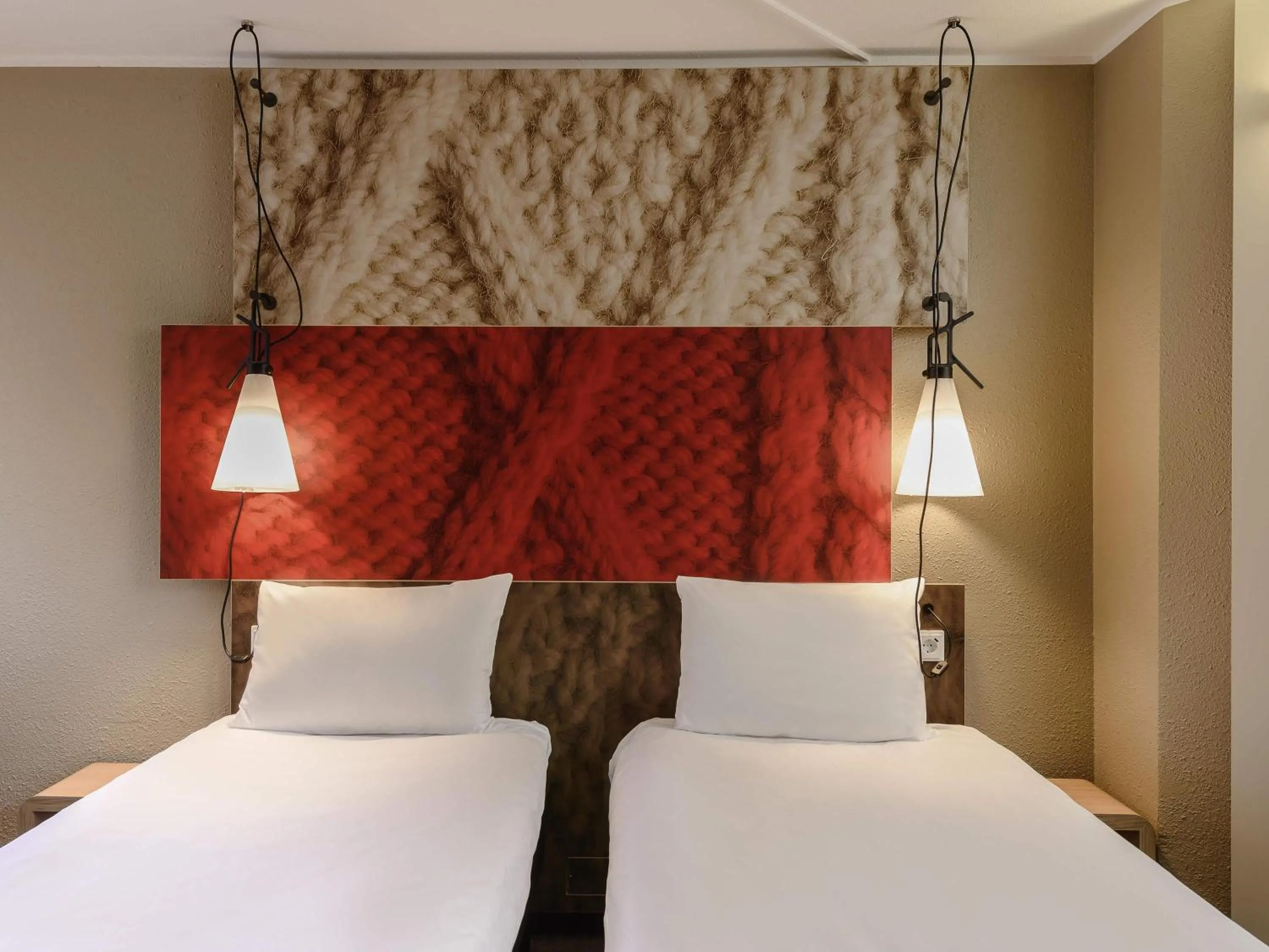 Bedroom, Bed in ibis Frankfurt Centrum