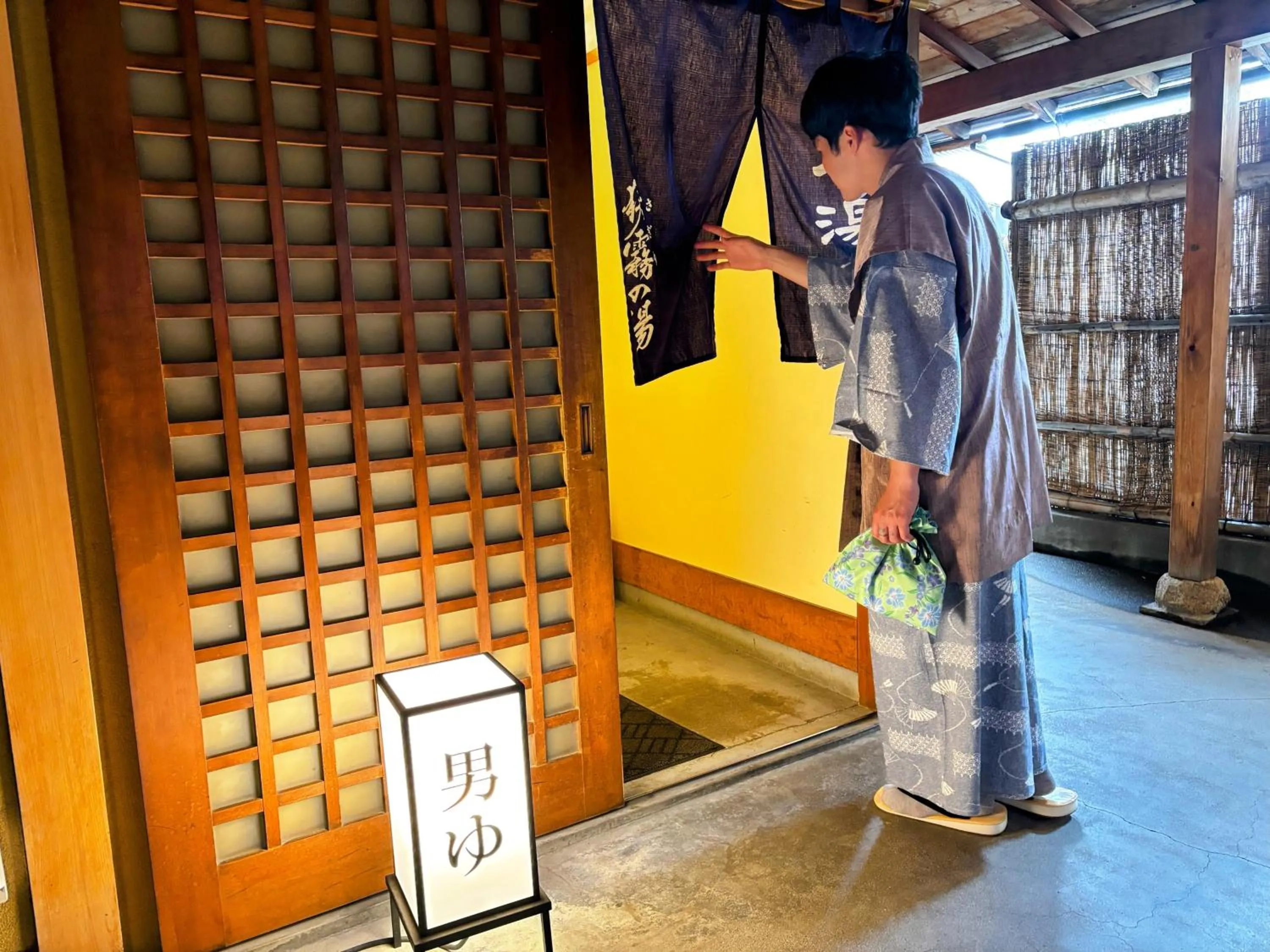 Public Bath in Yufuin Santoukan