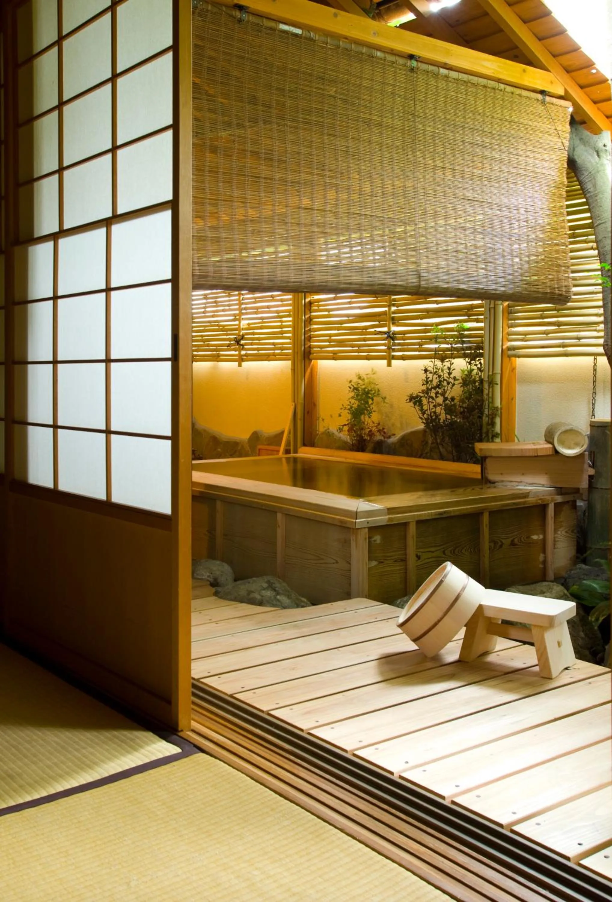 Hot Spring Bath in Yufuin Santoukan