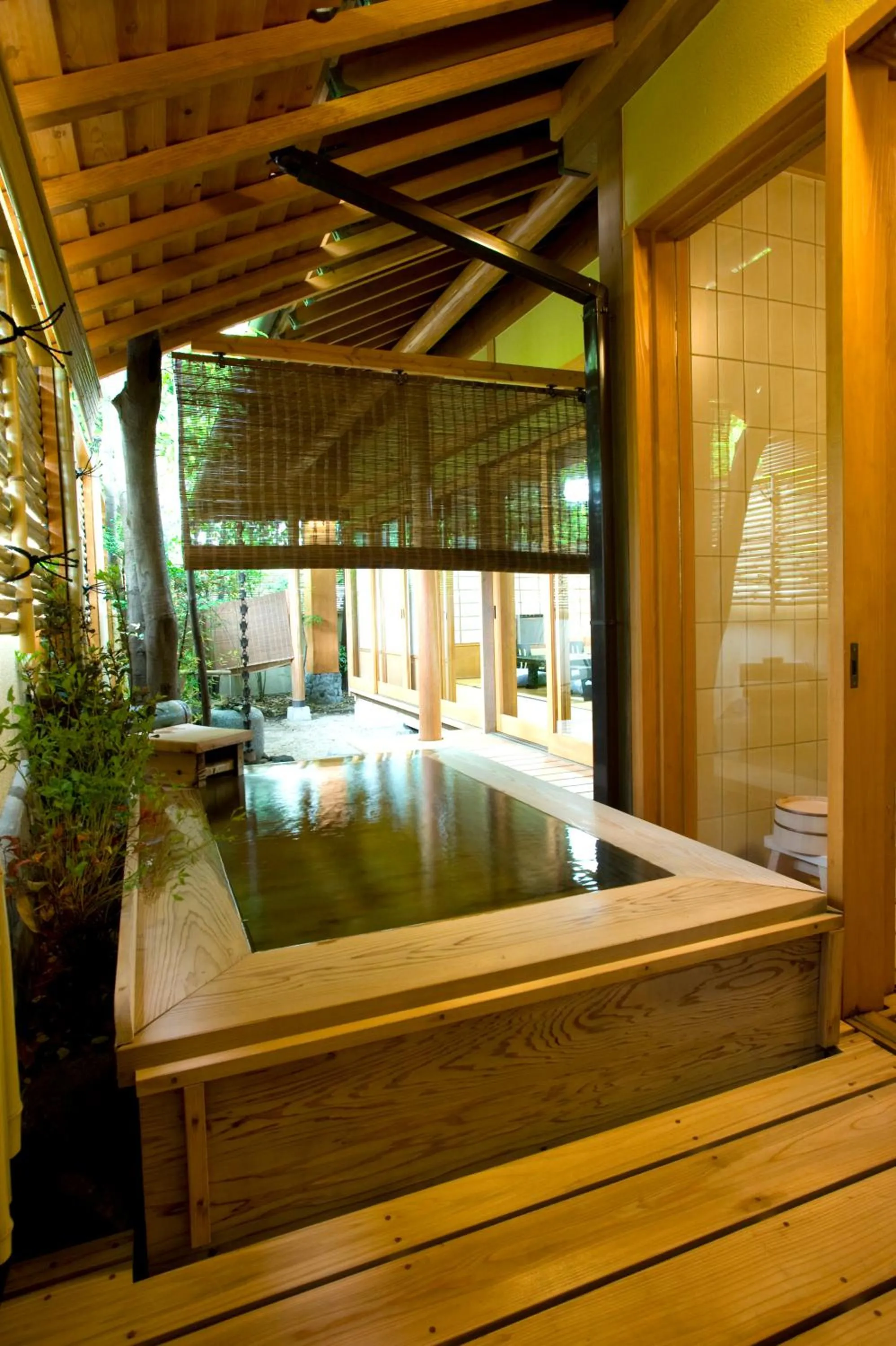 Hot Spring Bath in Yufuin Santoukan