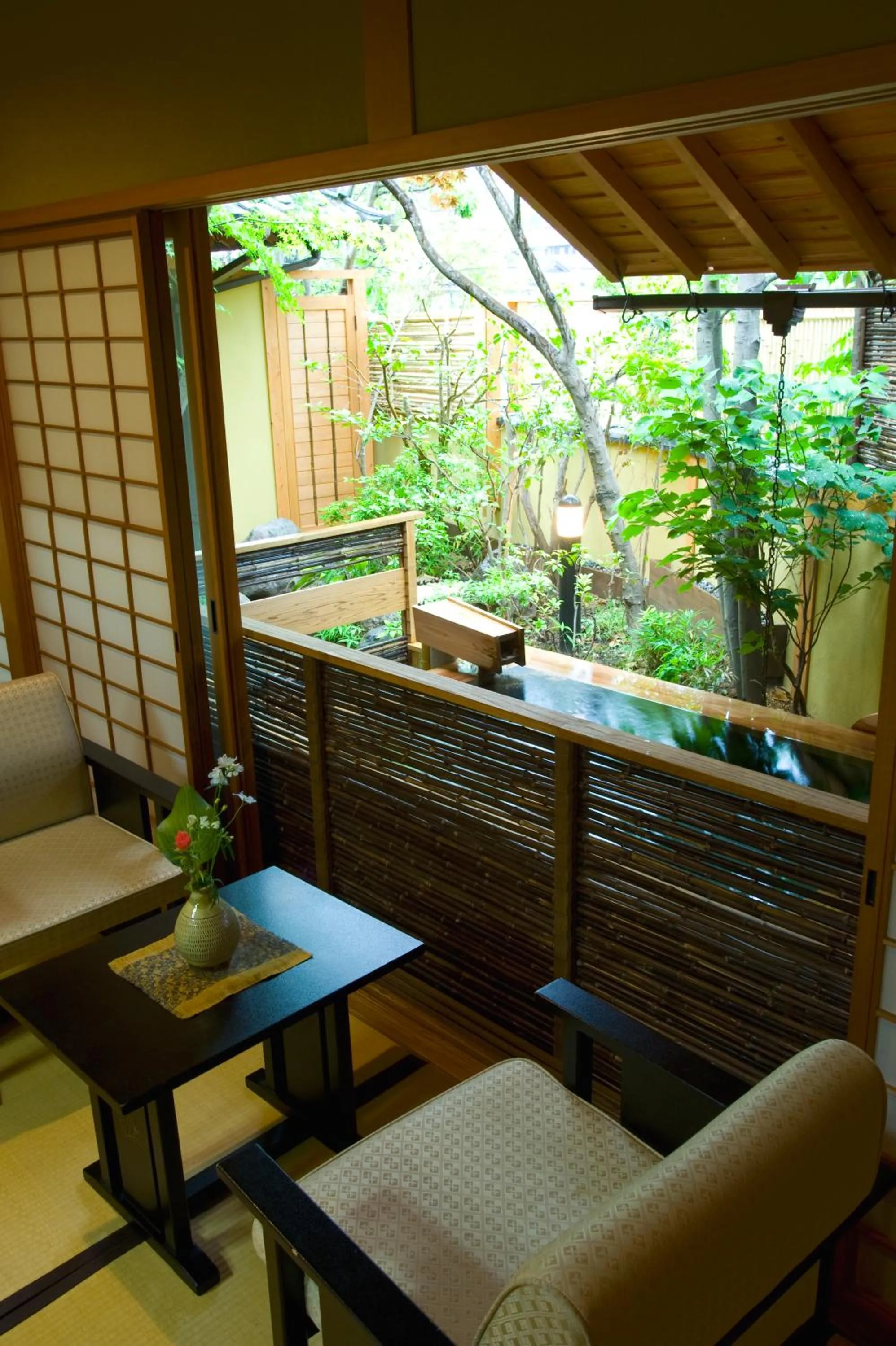 Photo of the whole room in Yufuin Santoukan