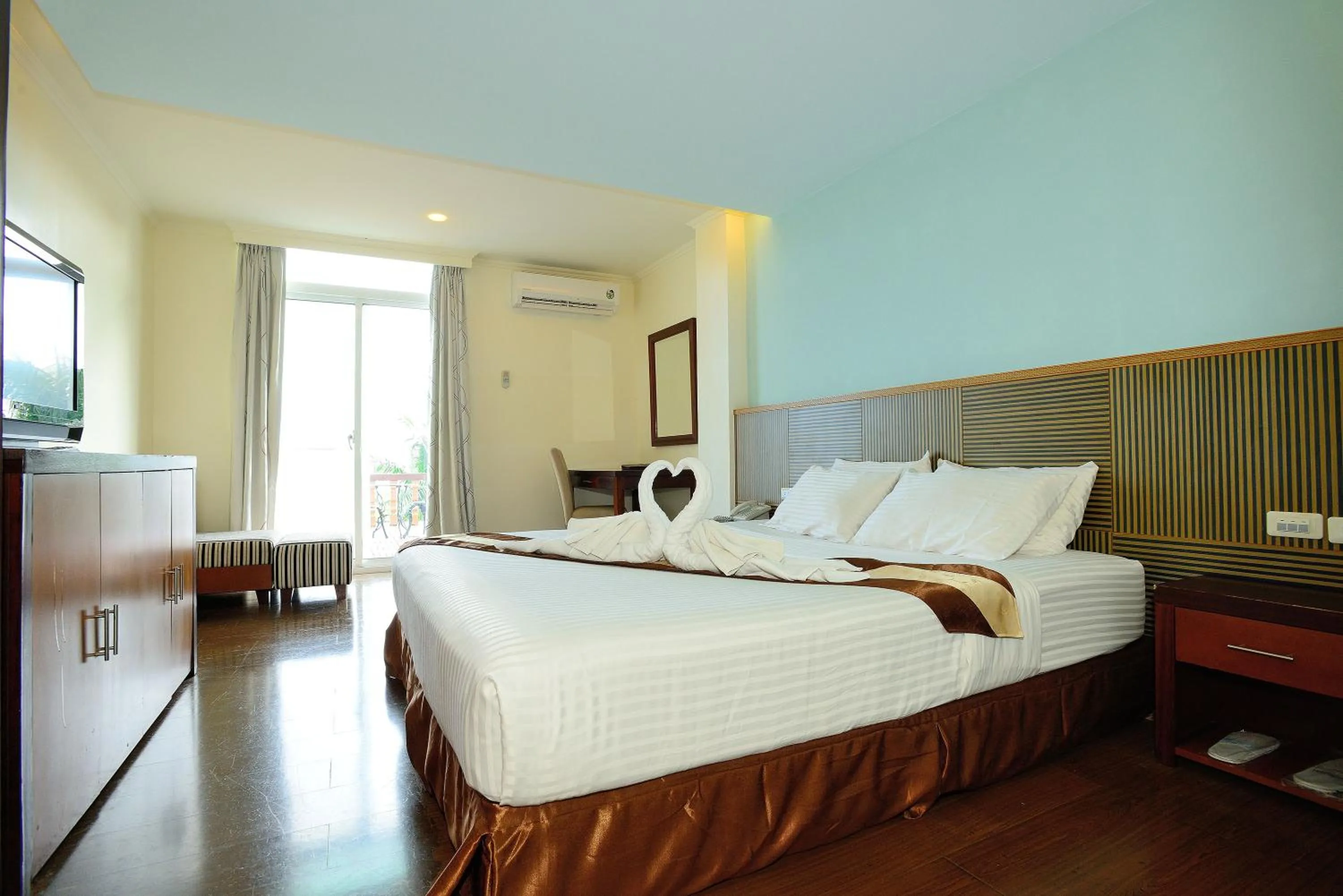 Day, Bed in Airai Water Paradise Hotel & Spa