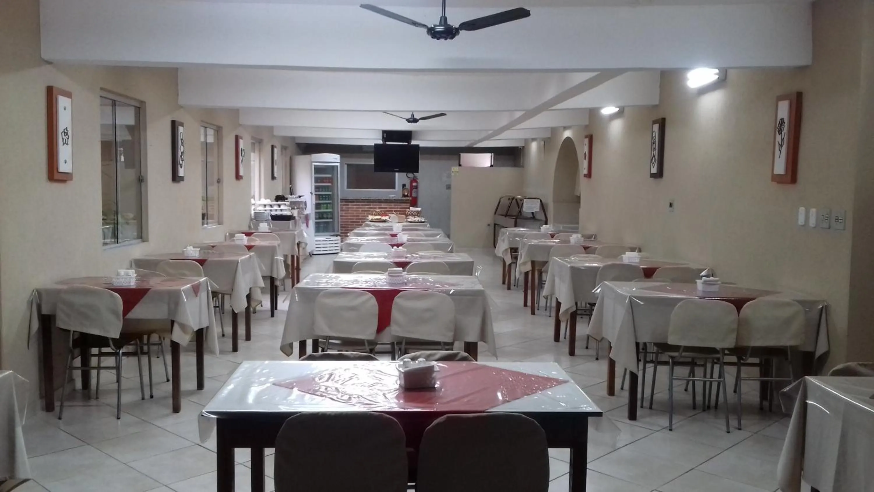 Restaurant/places to eat in Hotel Modelo