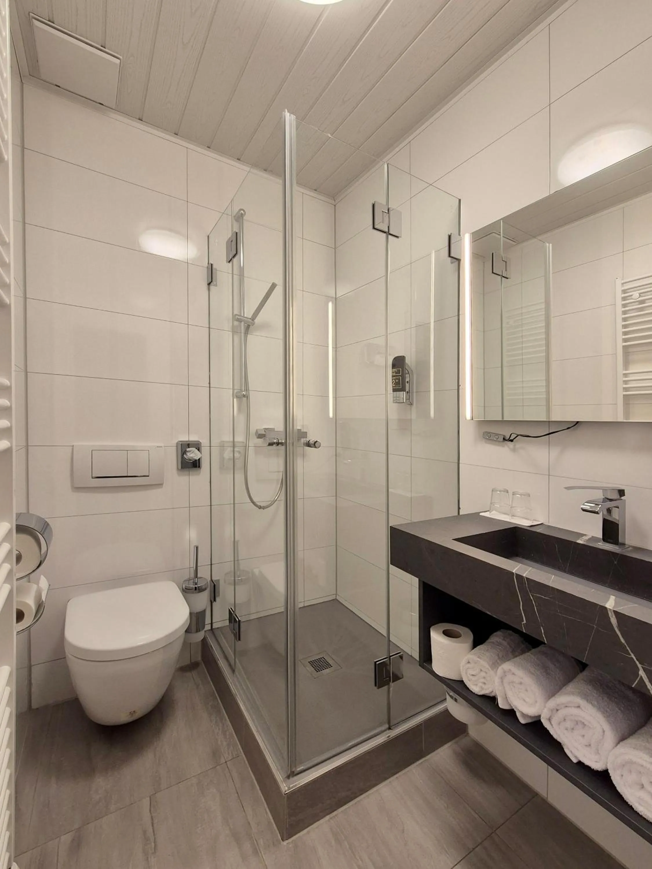 Shower in Hotel Mäuerle