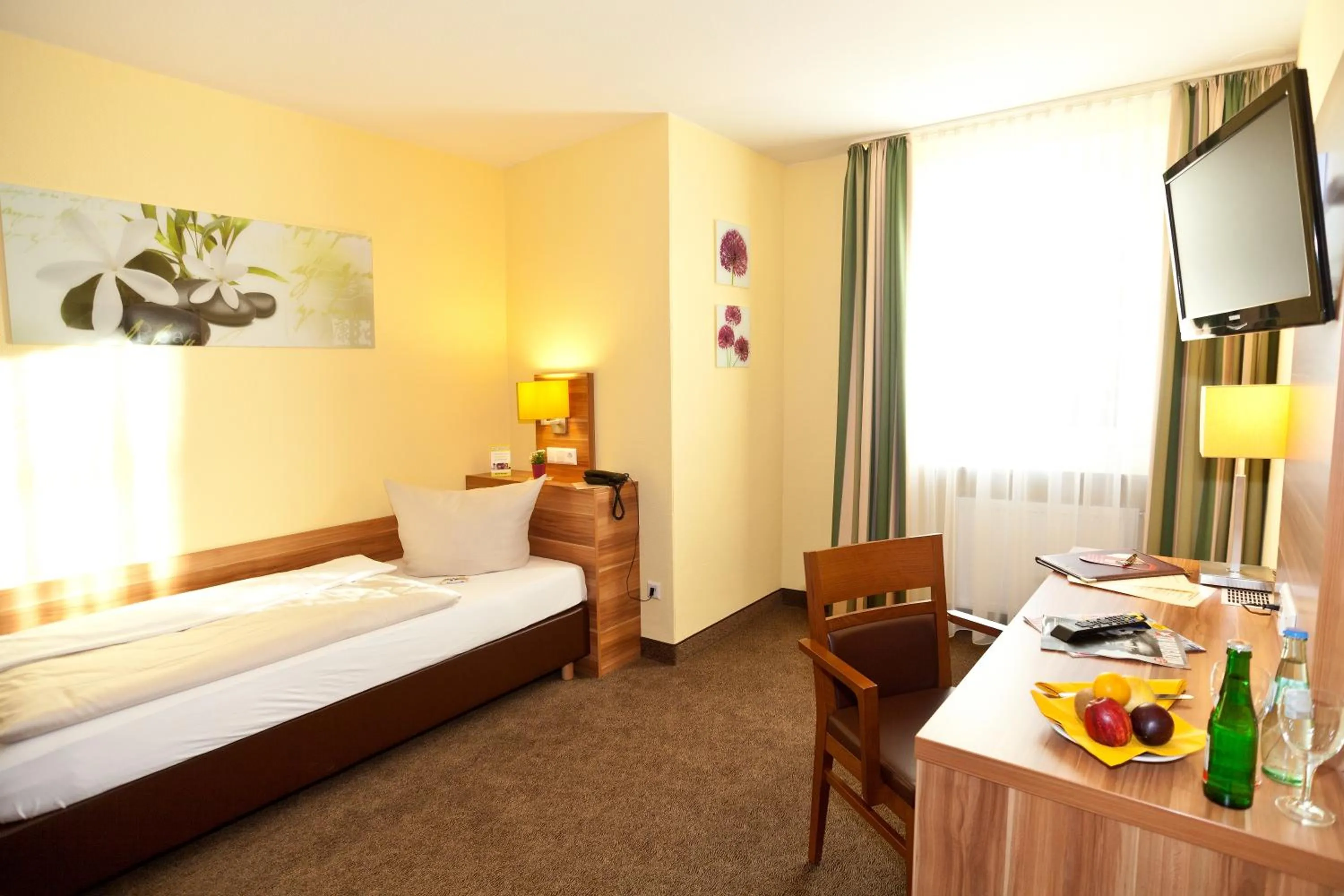 Photo of the whole room, Bed in Hotel Strauss