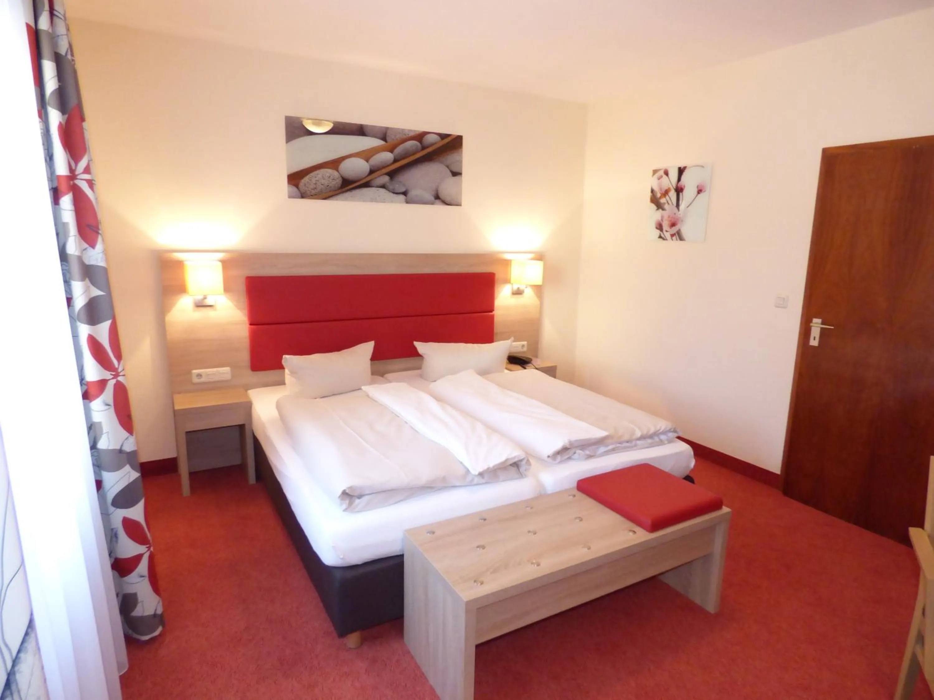 Photo of the whole room, Bed in Hotel Strauss