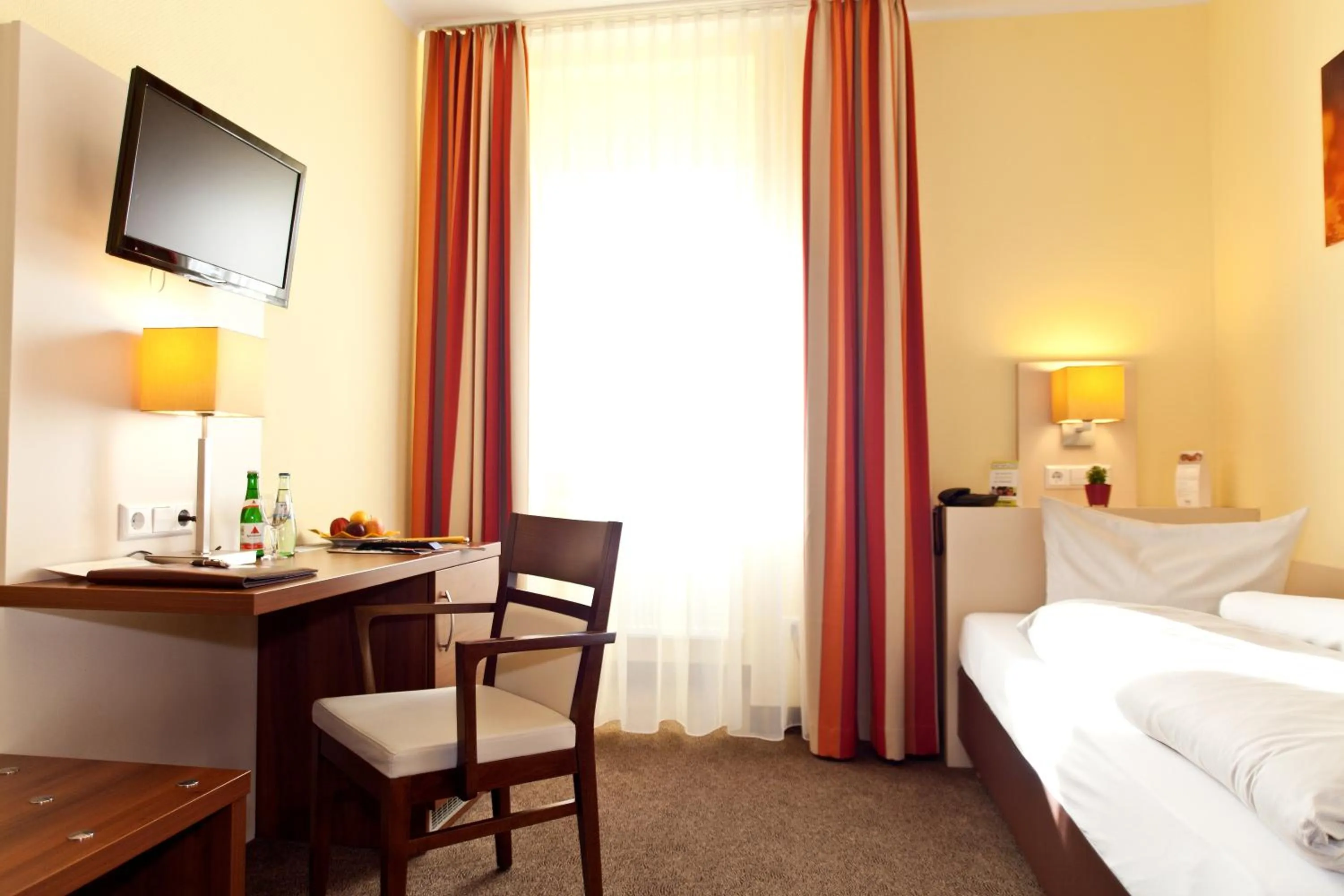 Photo of the whole room, Bed in Hotel Strauss