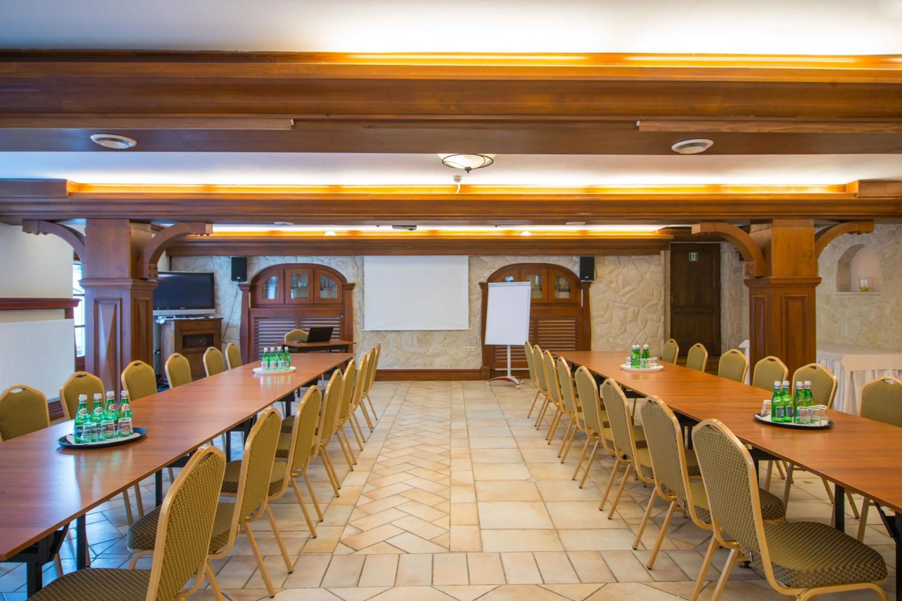 Meeting/conference room in Hotel Dwa Księżyce