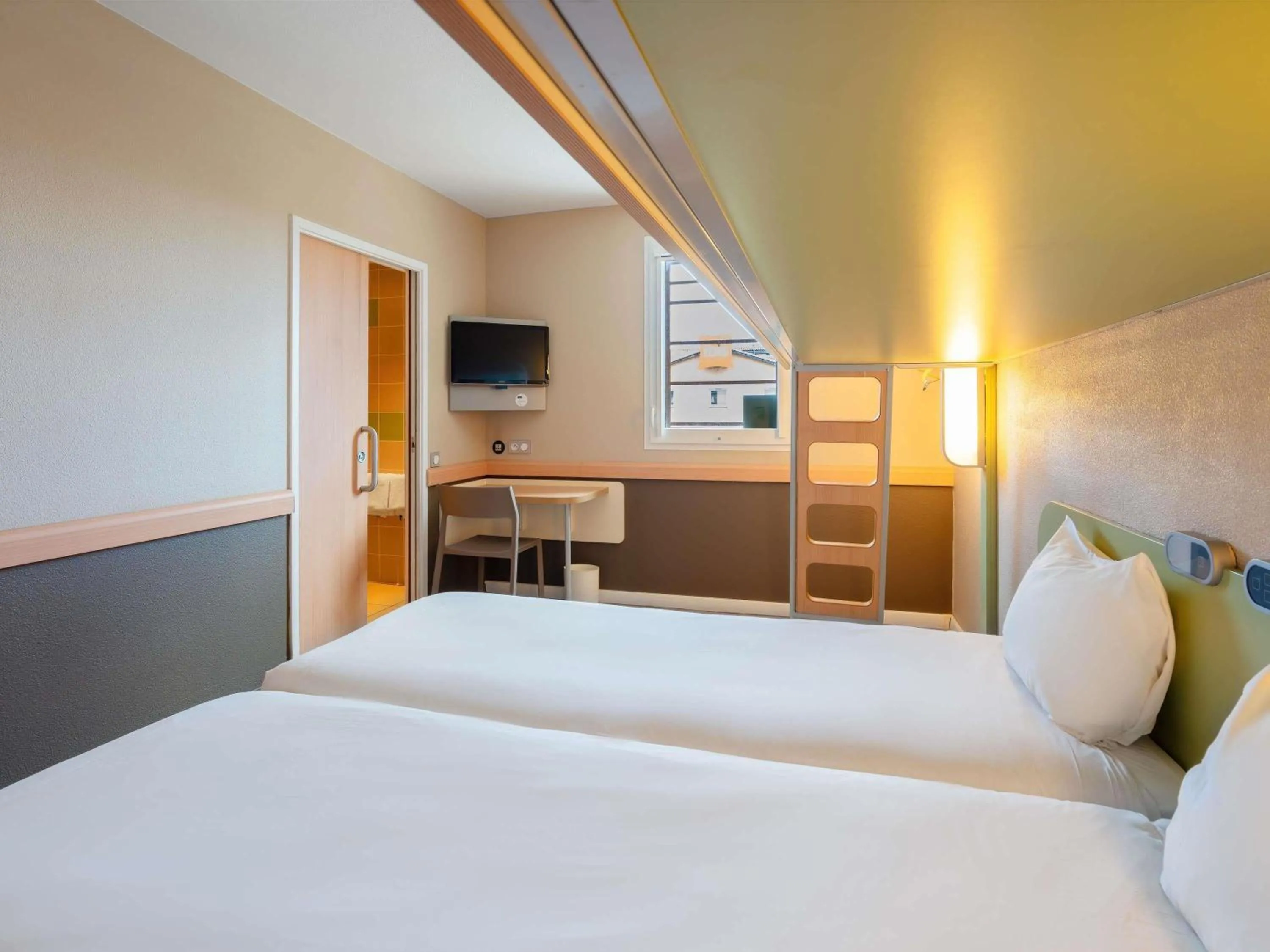 Bedroom, Bed in Ibis Budget Manosque Cadarache