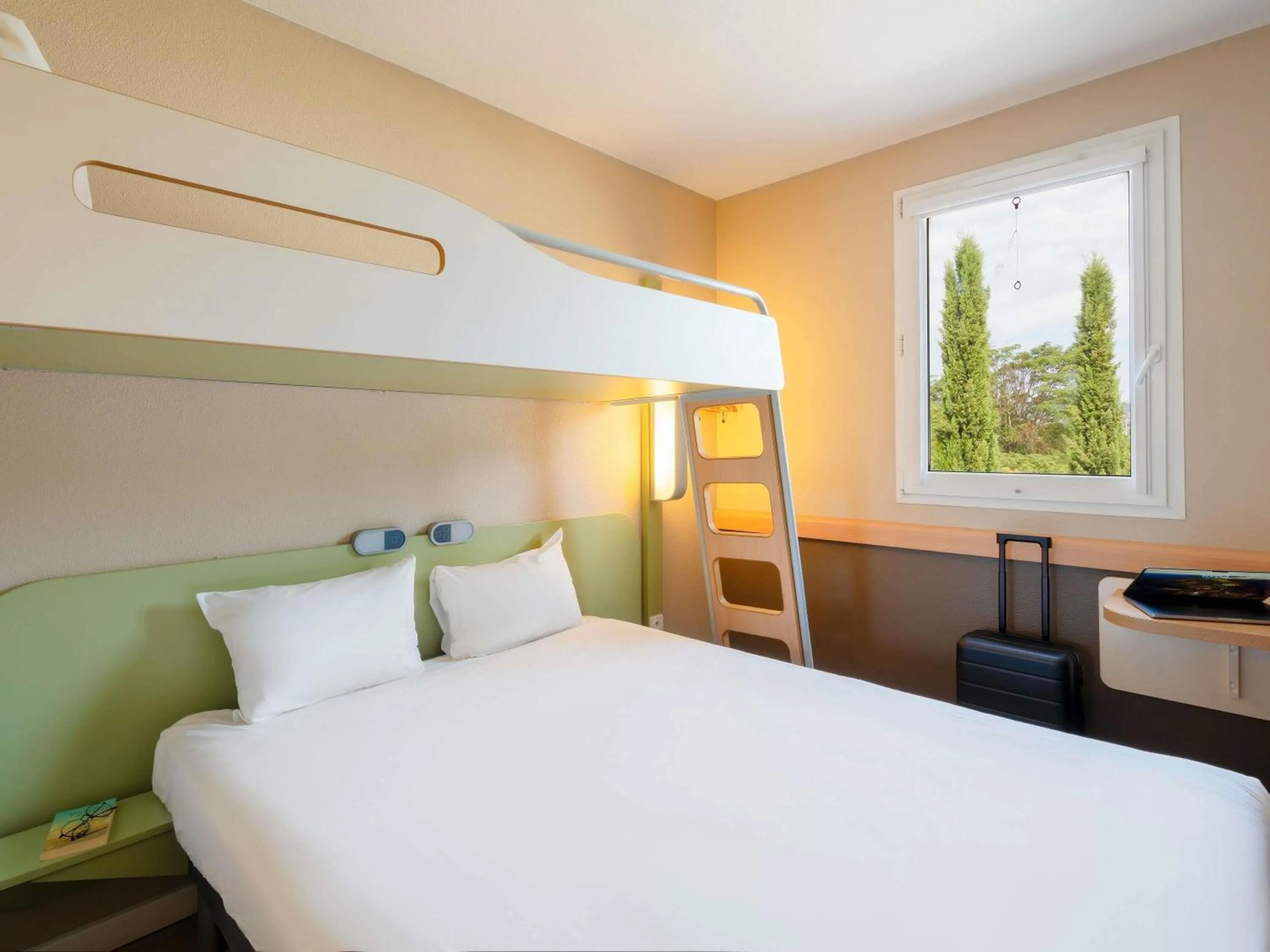 Bedroom, Bed in Ibis Budget Manosque Cadarache