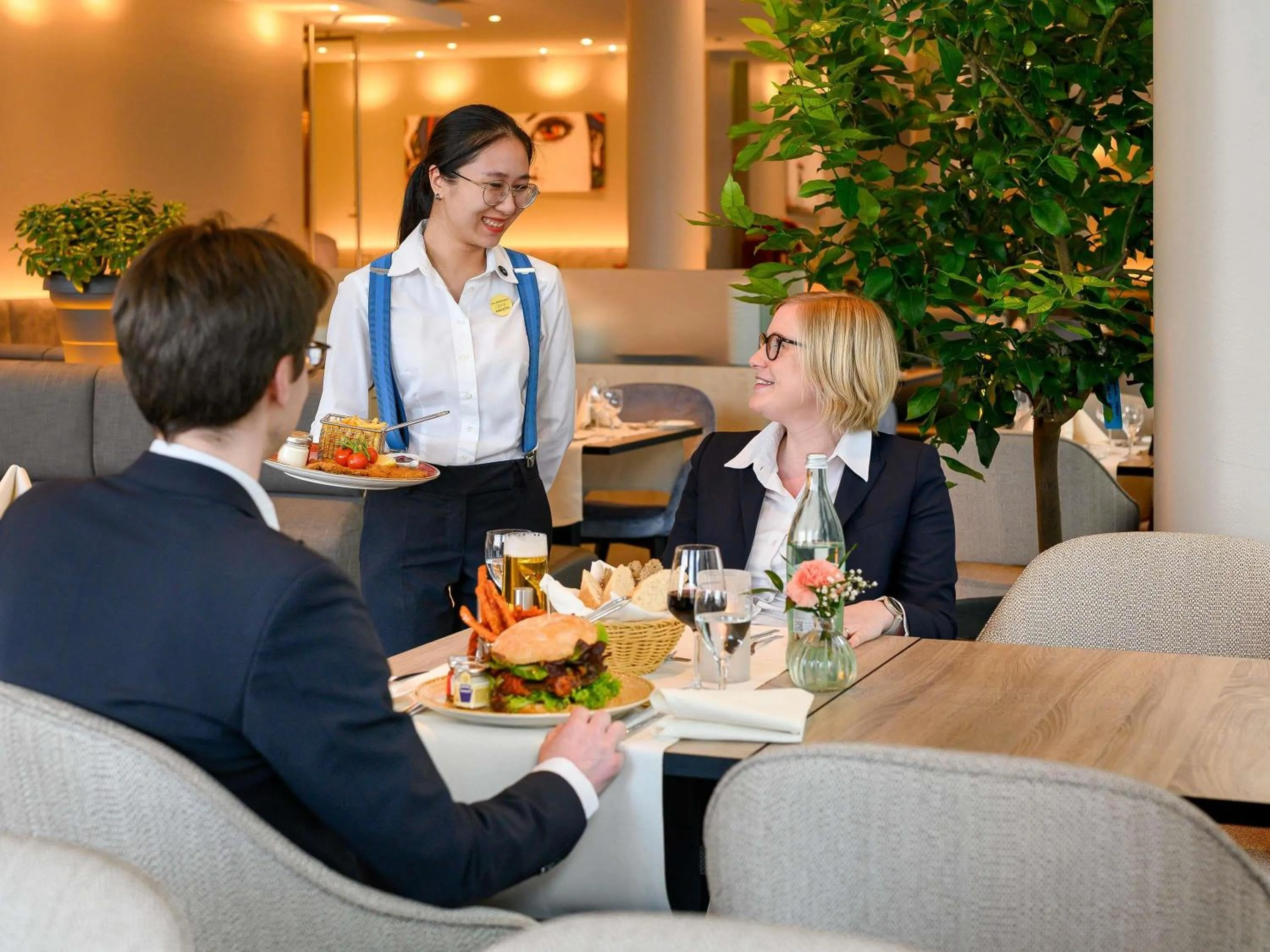 Restaurant/places to eat in Novotel München Messe