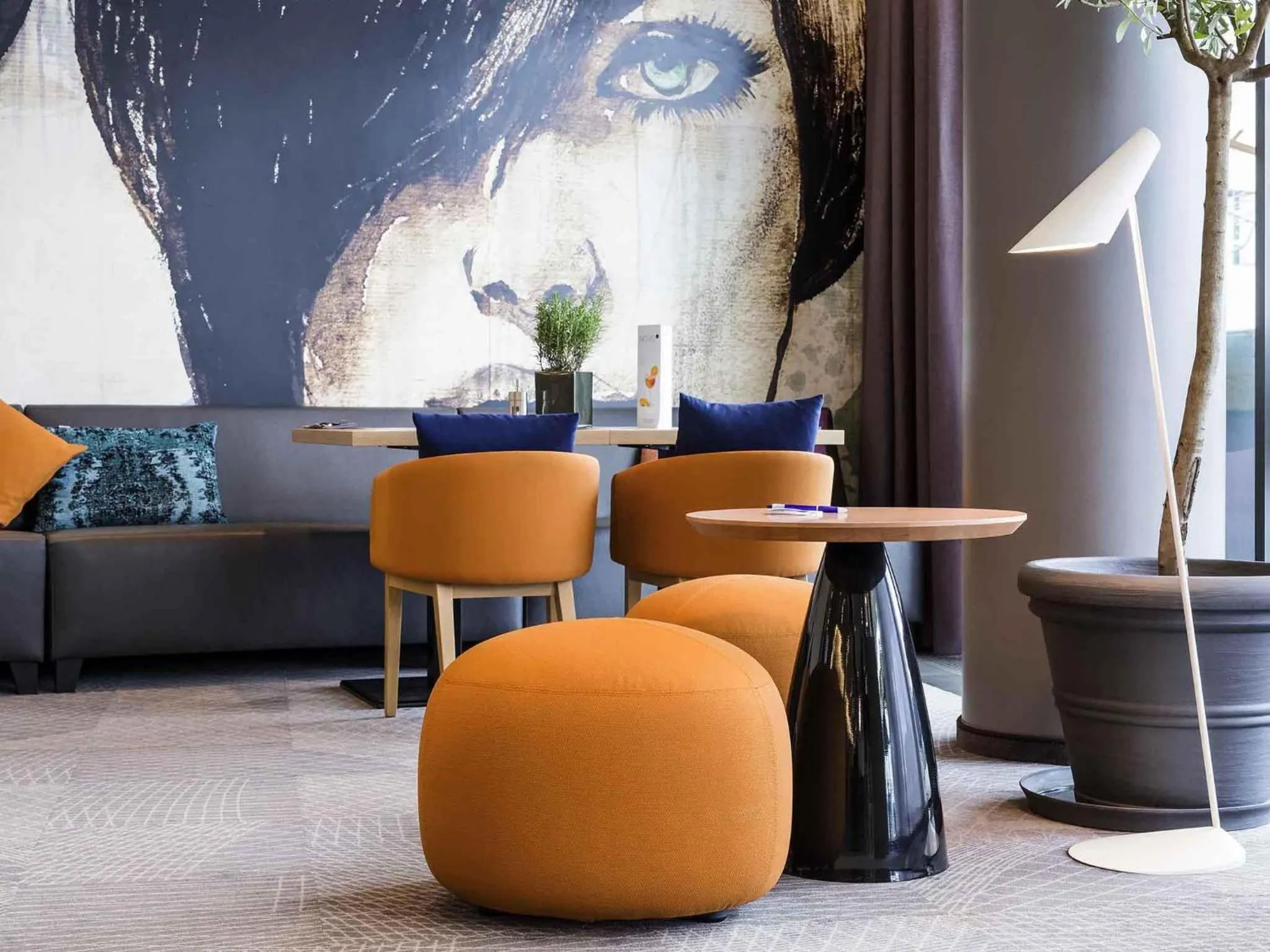 Lounge or bar in Novotel München Messe