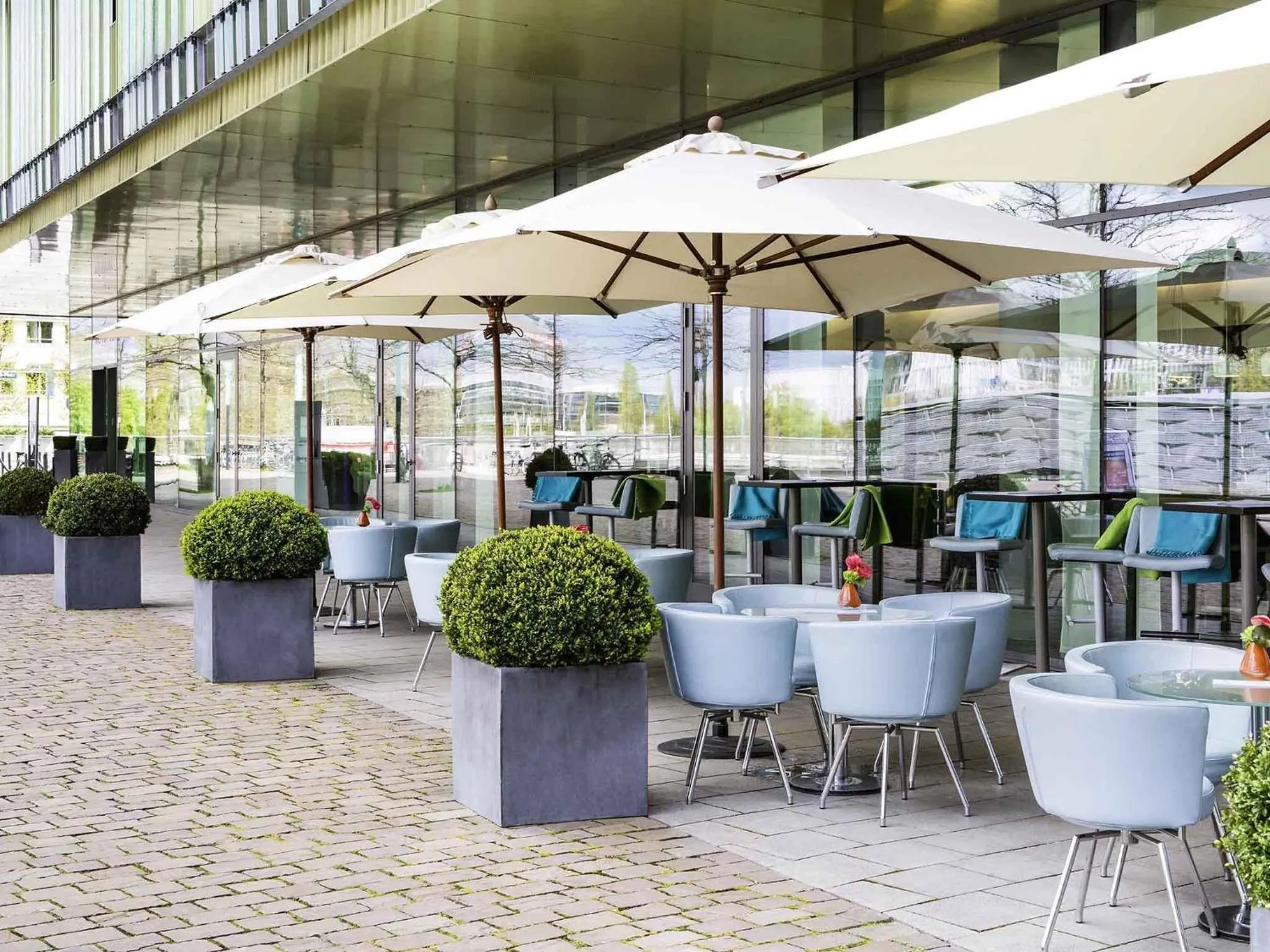 Lounge or bar in Novotel München Messe