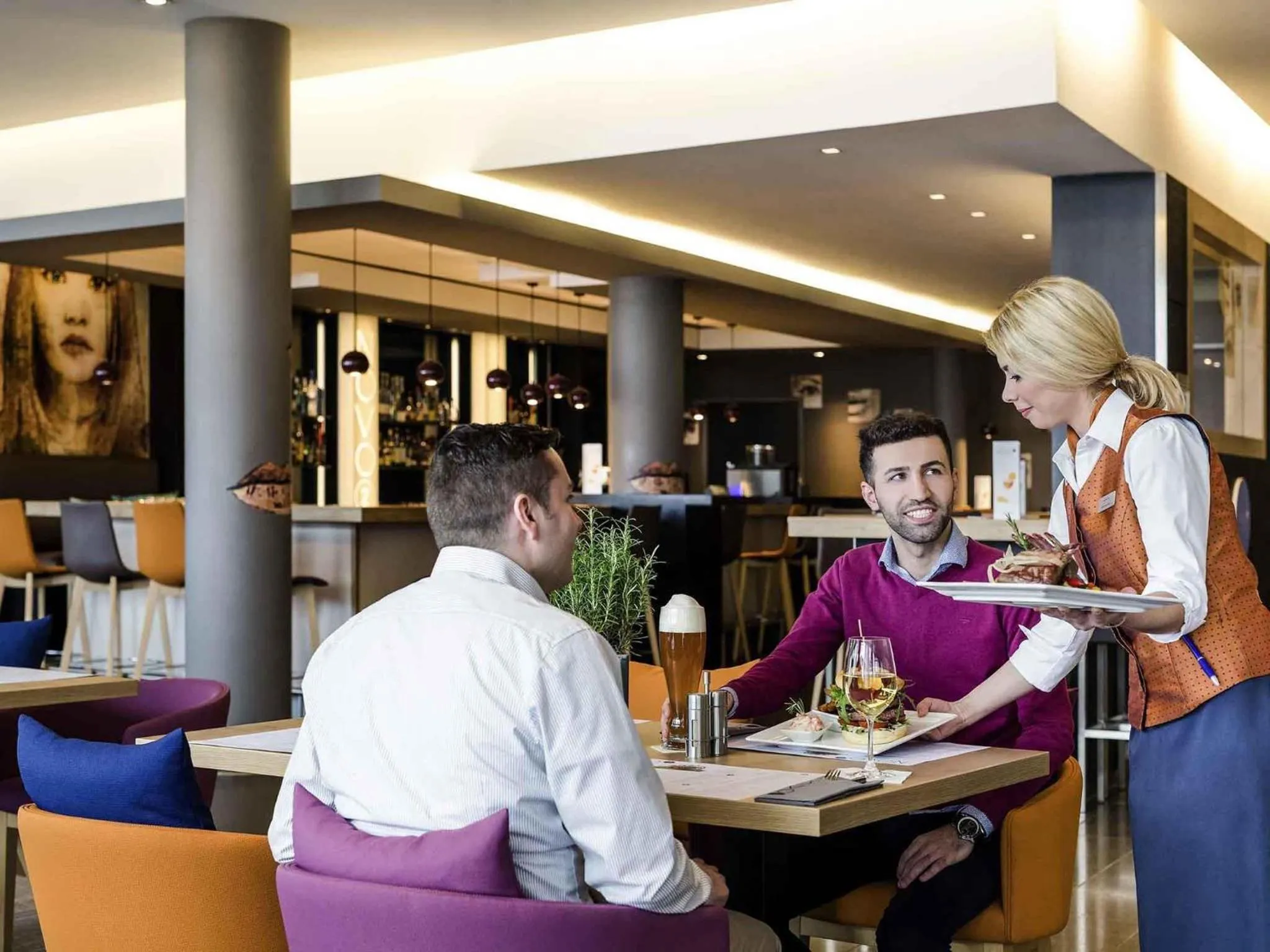 Lounge or bar in Novotel München Messe