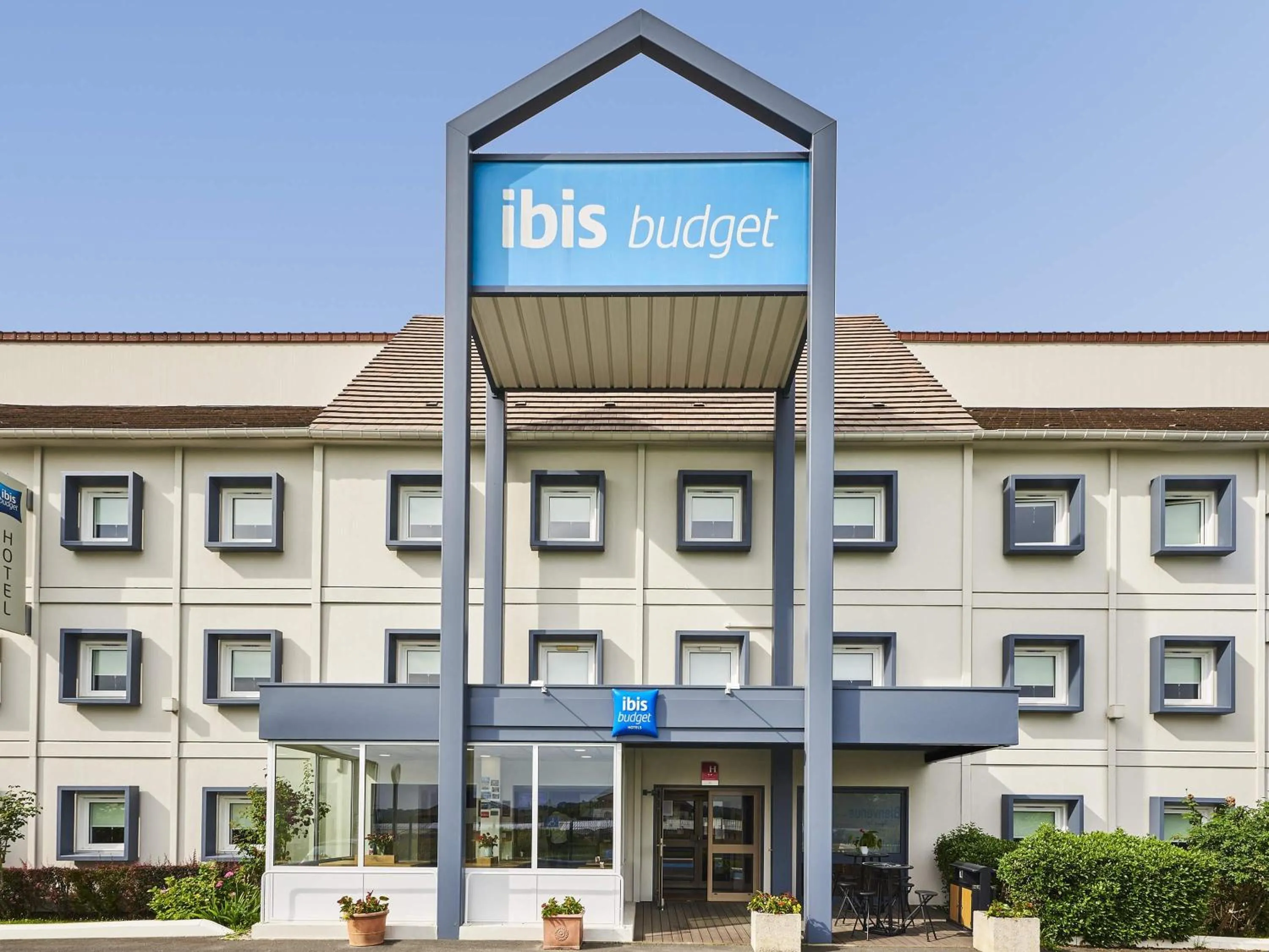 Property building in ibis budget Santeny