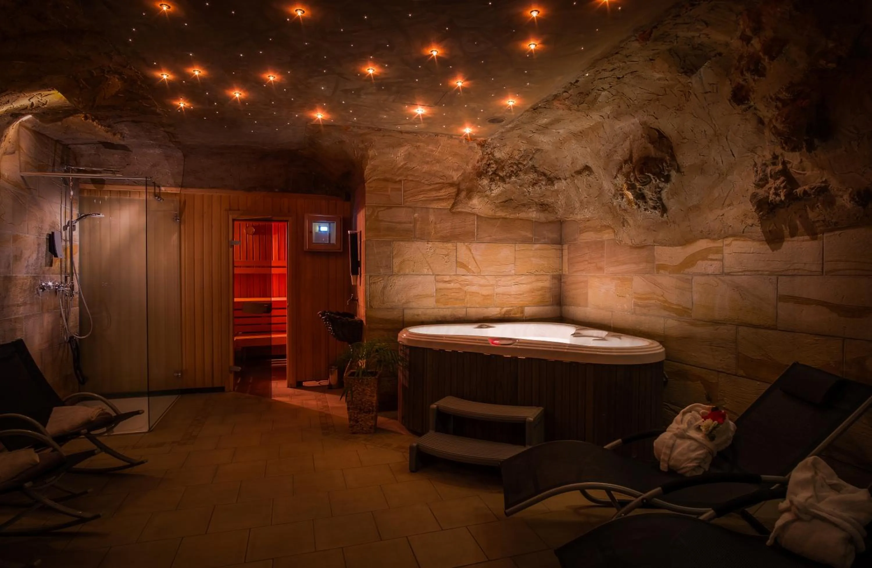 Hot Tub in Hotel Passauer Wolf