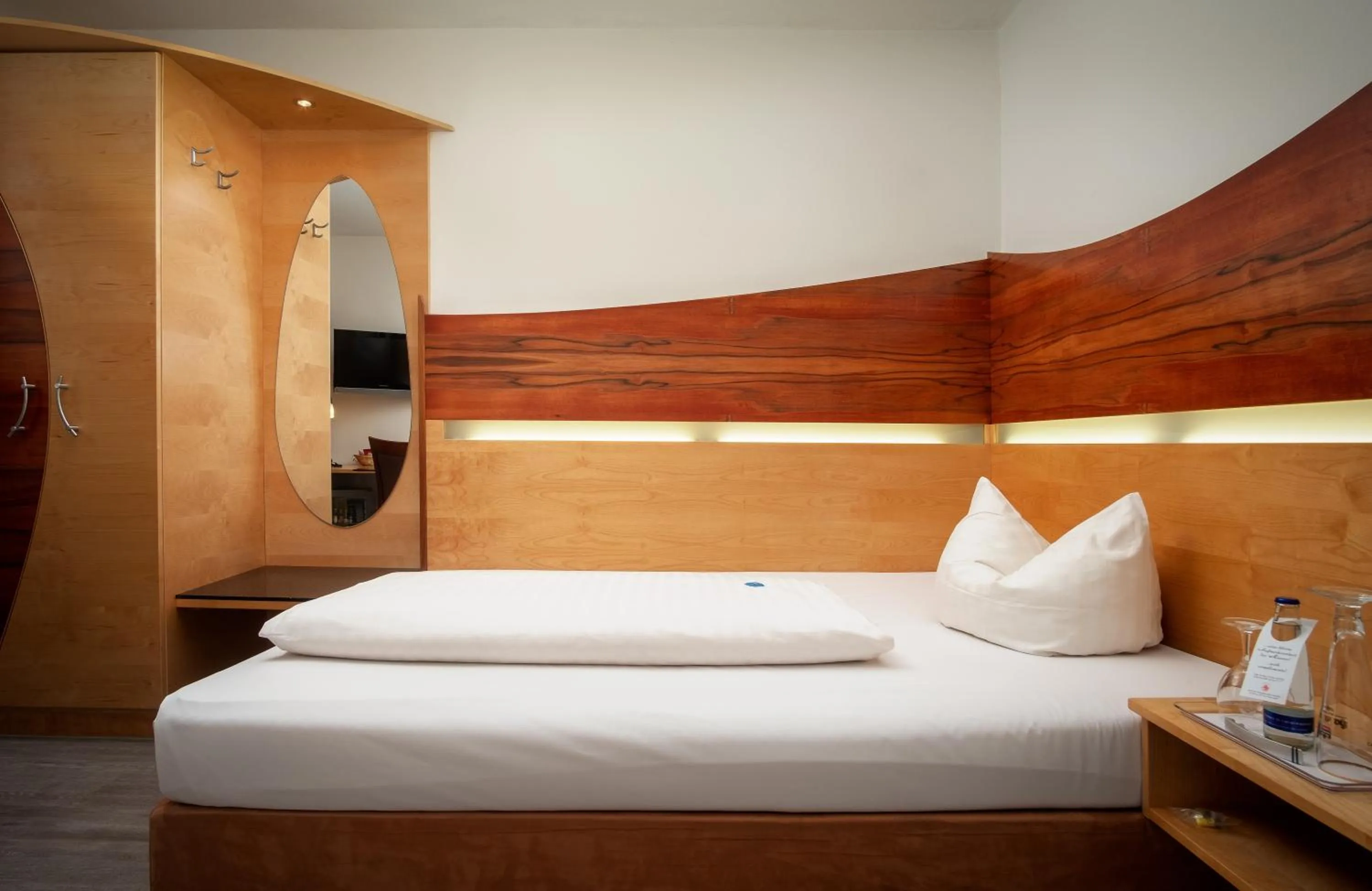 Bedroom, Bed in Hotel Passauer Wolf