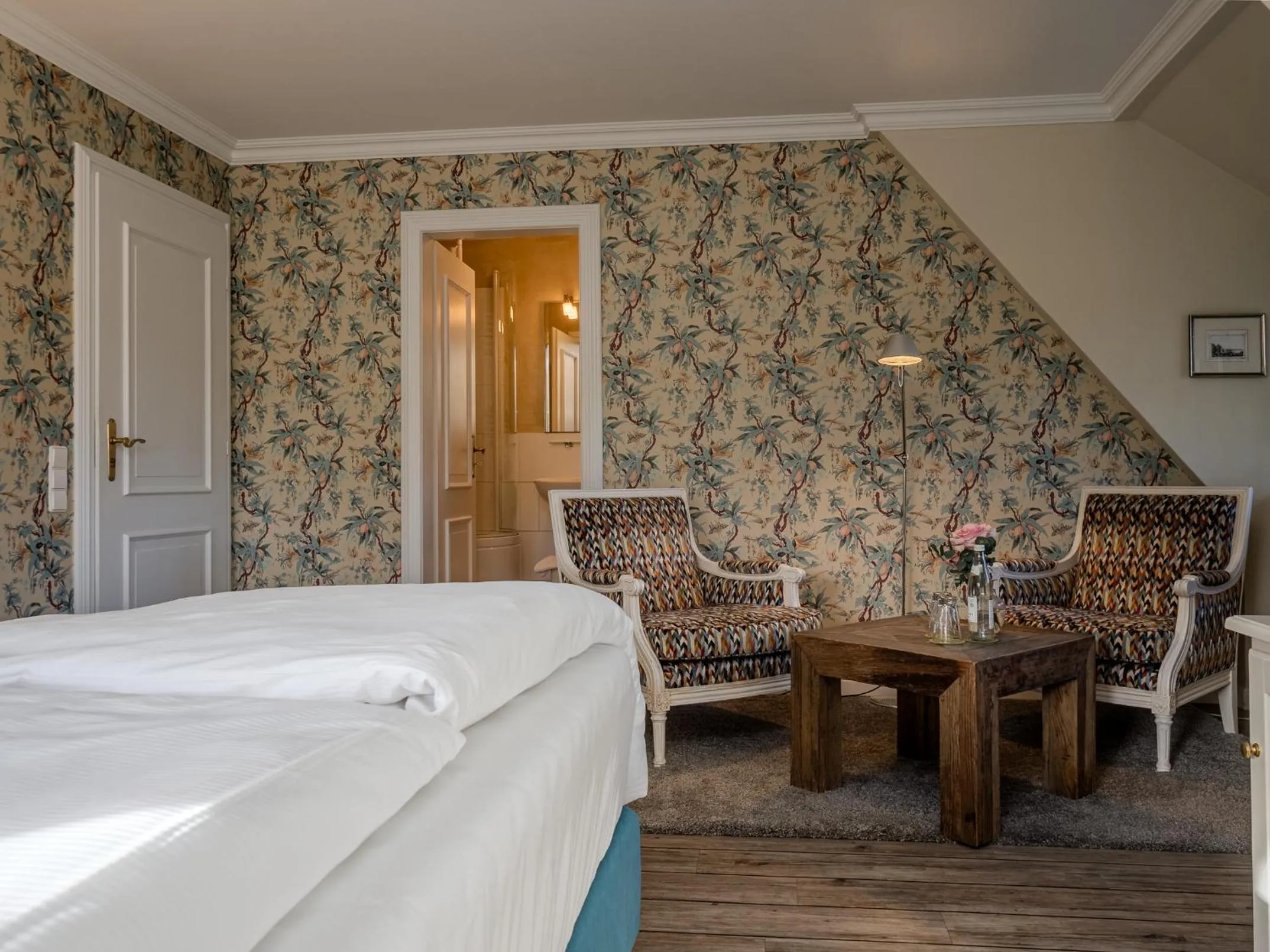 Photo of the whole room, Bed in Boutiquehotel Seiler Hof Keitum