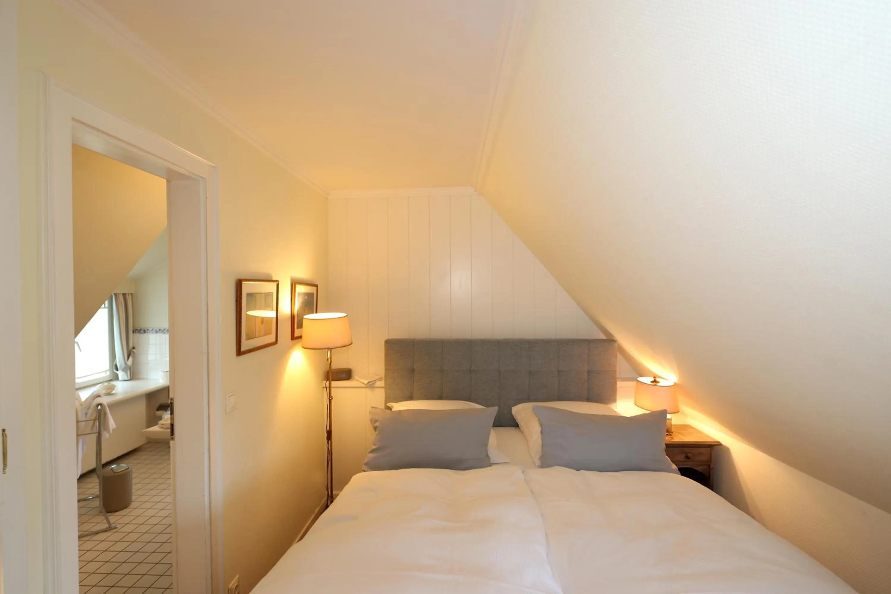 Bedroom, Bed in Boutiquehotel Seiler Hof Keitum