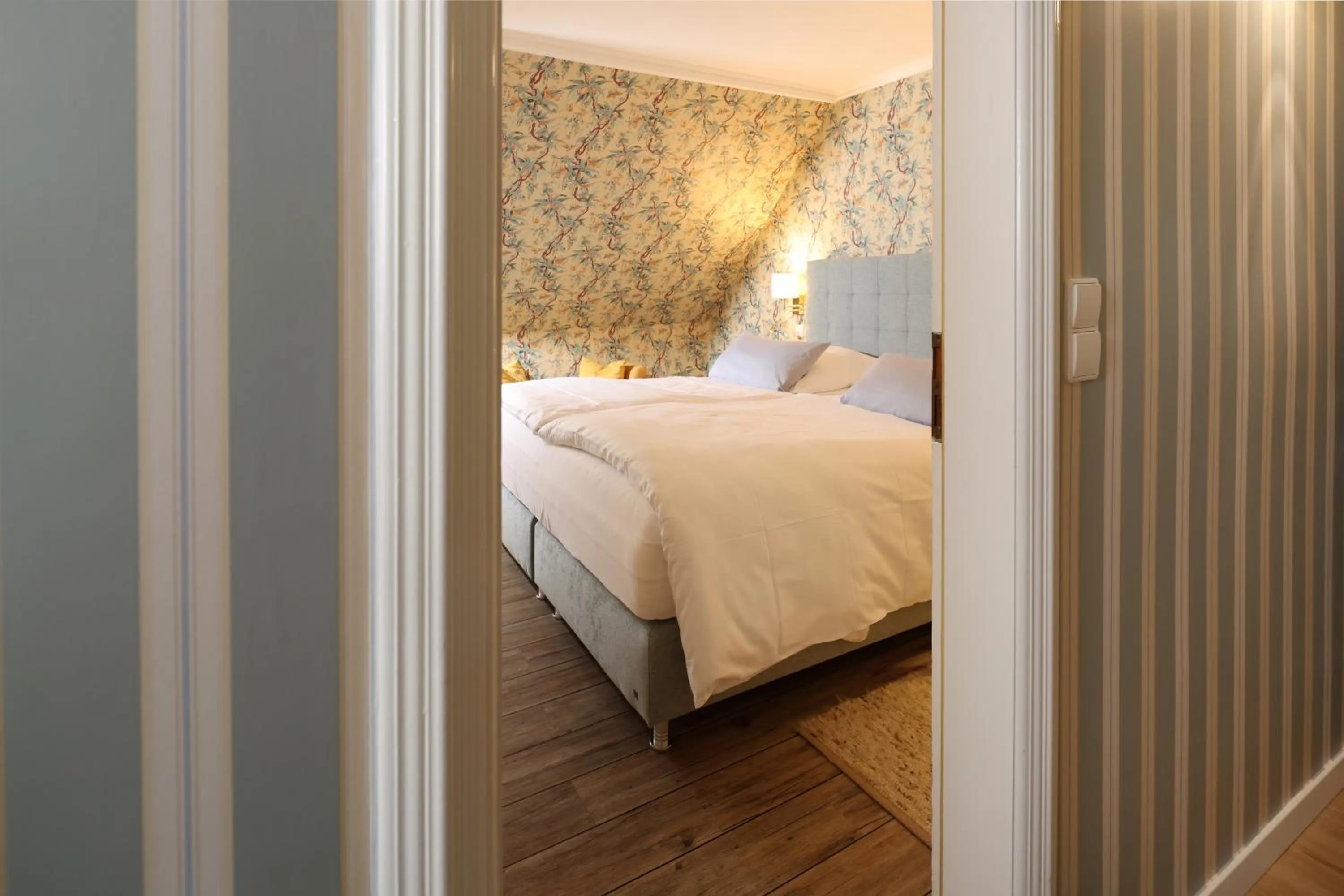 Bedroom, Bed in Boutiquehotel Seiler Hof Keitum