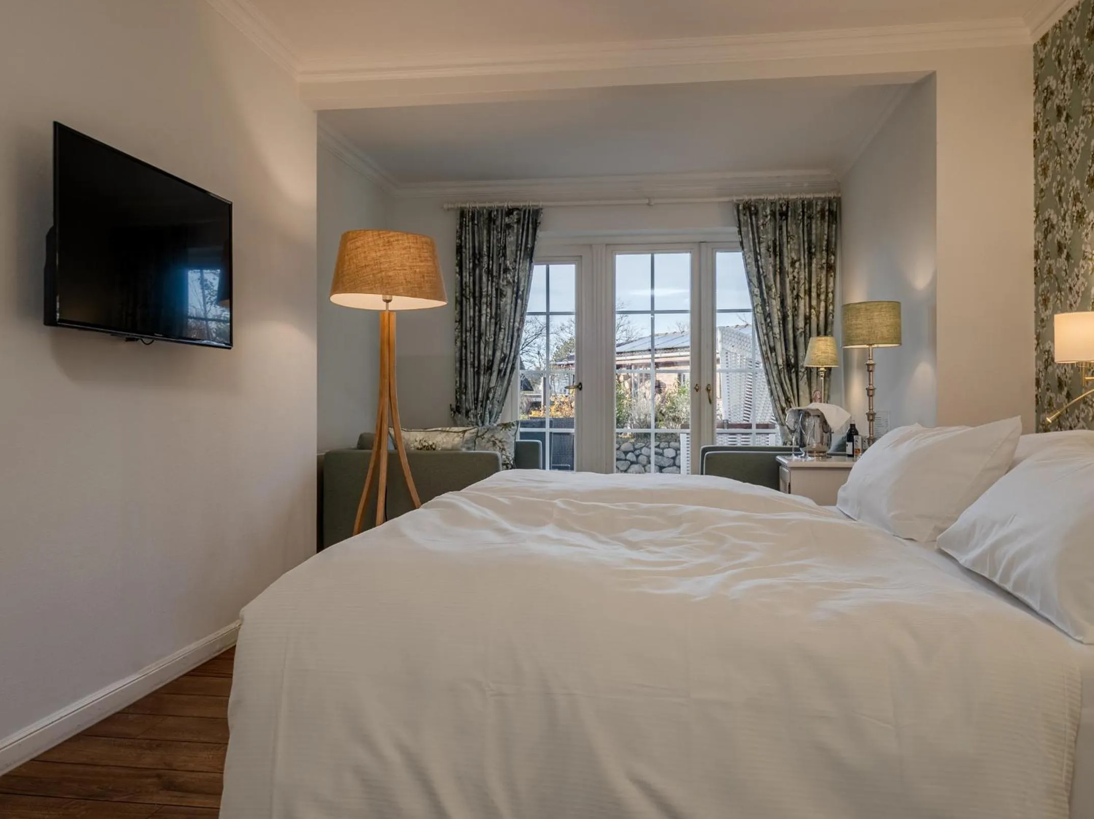 Photo of the whole room, Bed in Boutiquehotel Seiler Hof Keitum