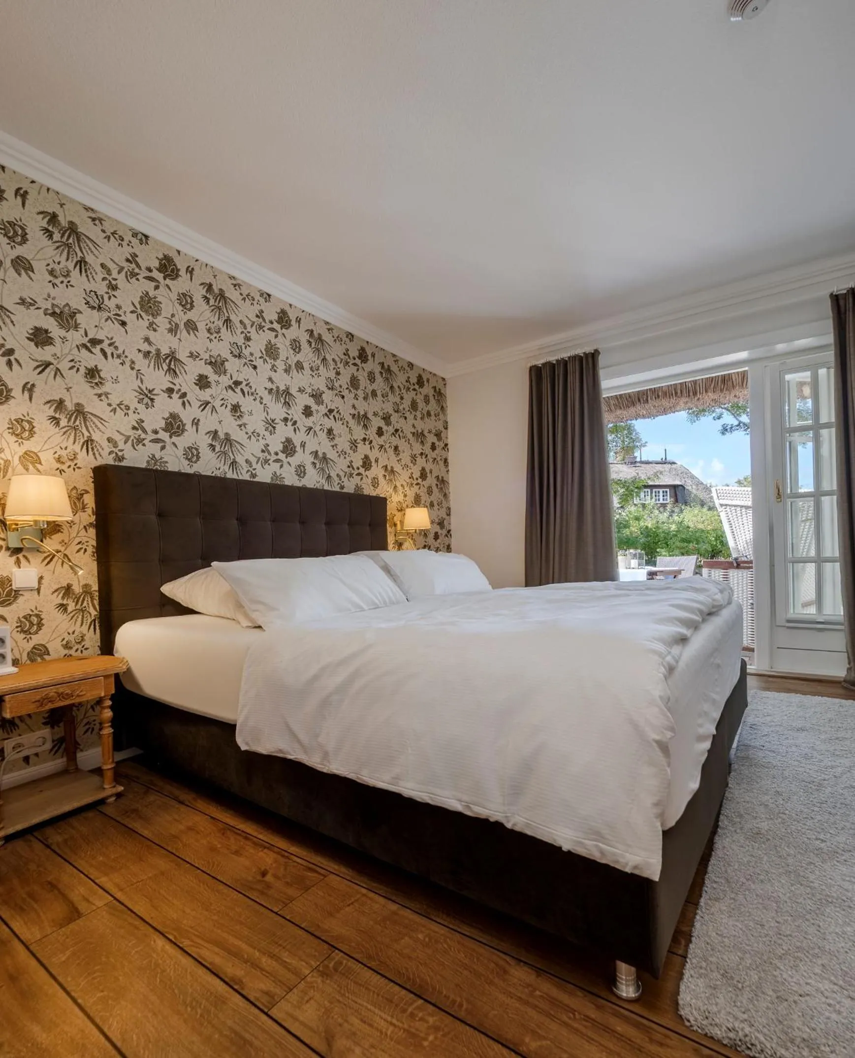 Photo of the whole room, Bed in Boutiquehotel Seiler Hof Keitum