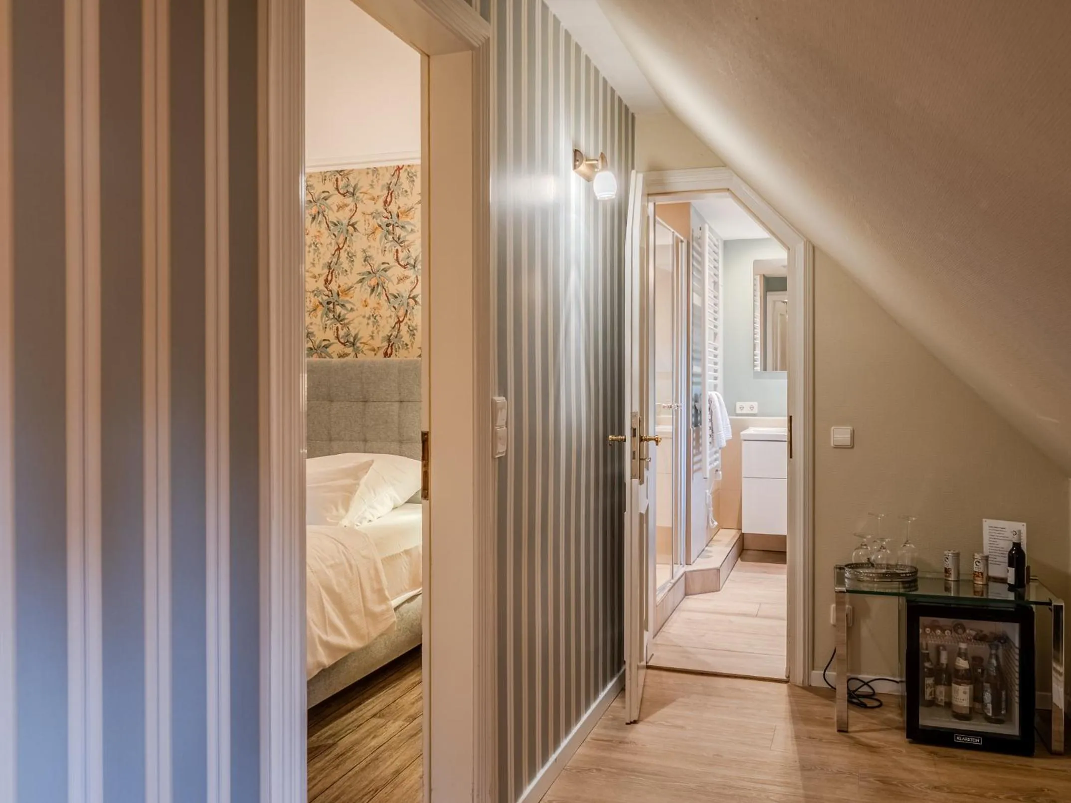 Photo of the whole room, Bed in Boutiquehotel Seiler Hof Keitum