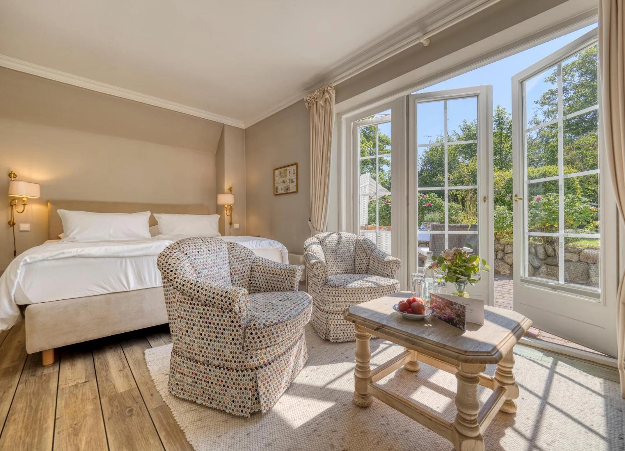 Photo of the whole room, Bed in Boutiquehotel Seiler Hof Keitum