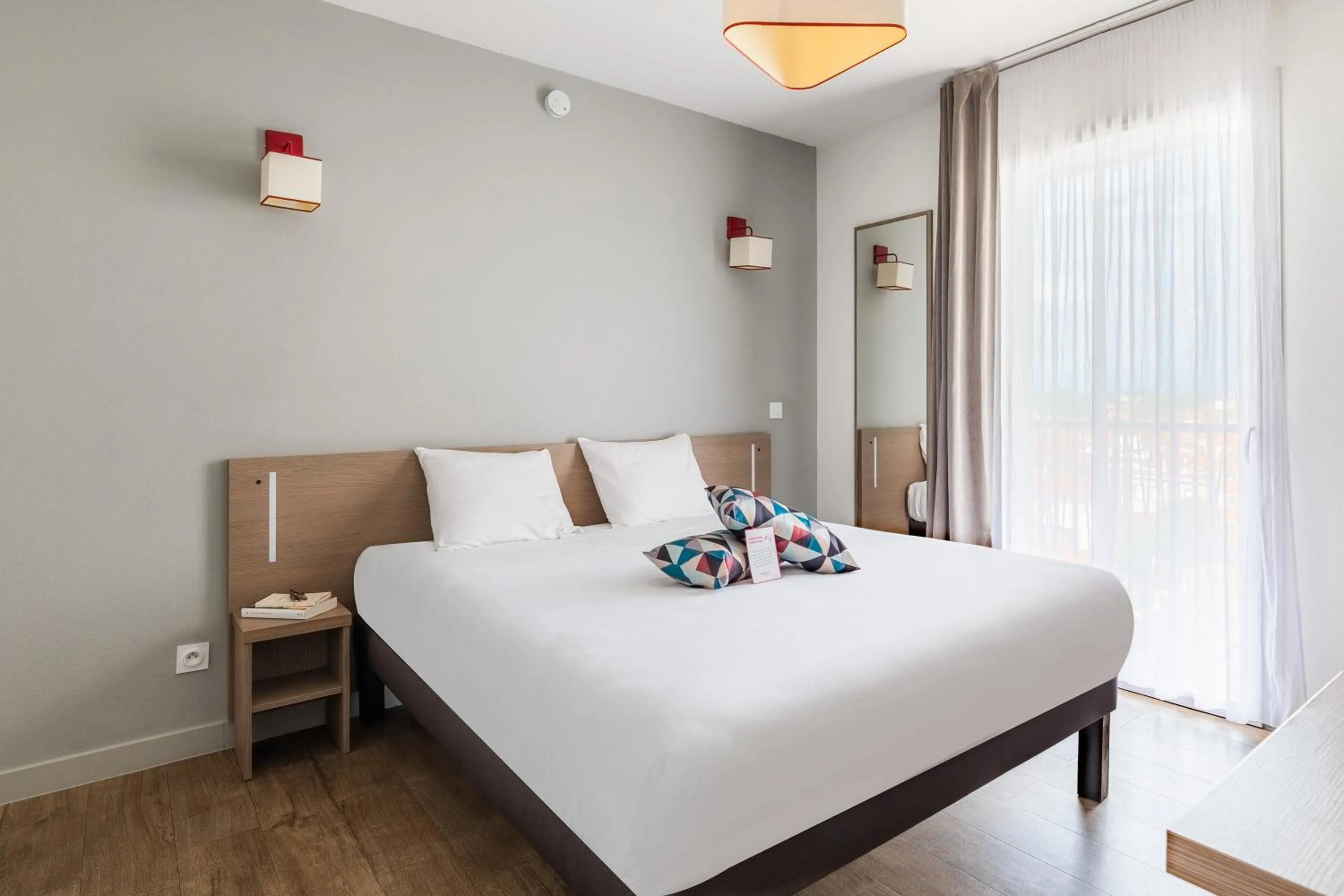 Bed in Appart'City Confort Perpignan Centre Gare