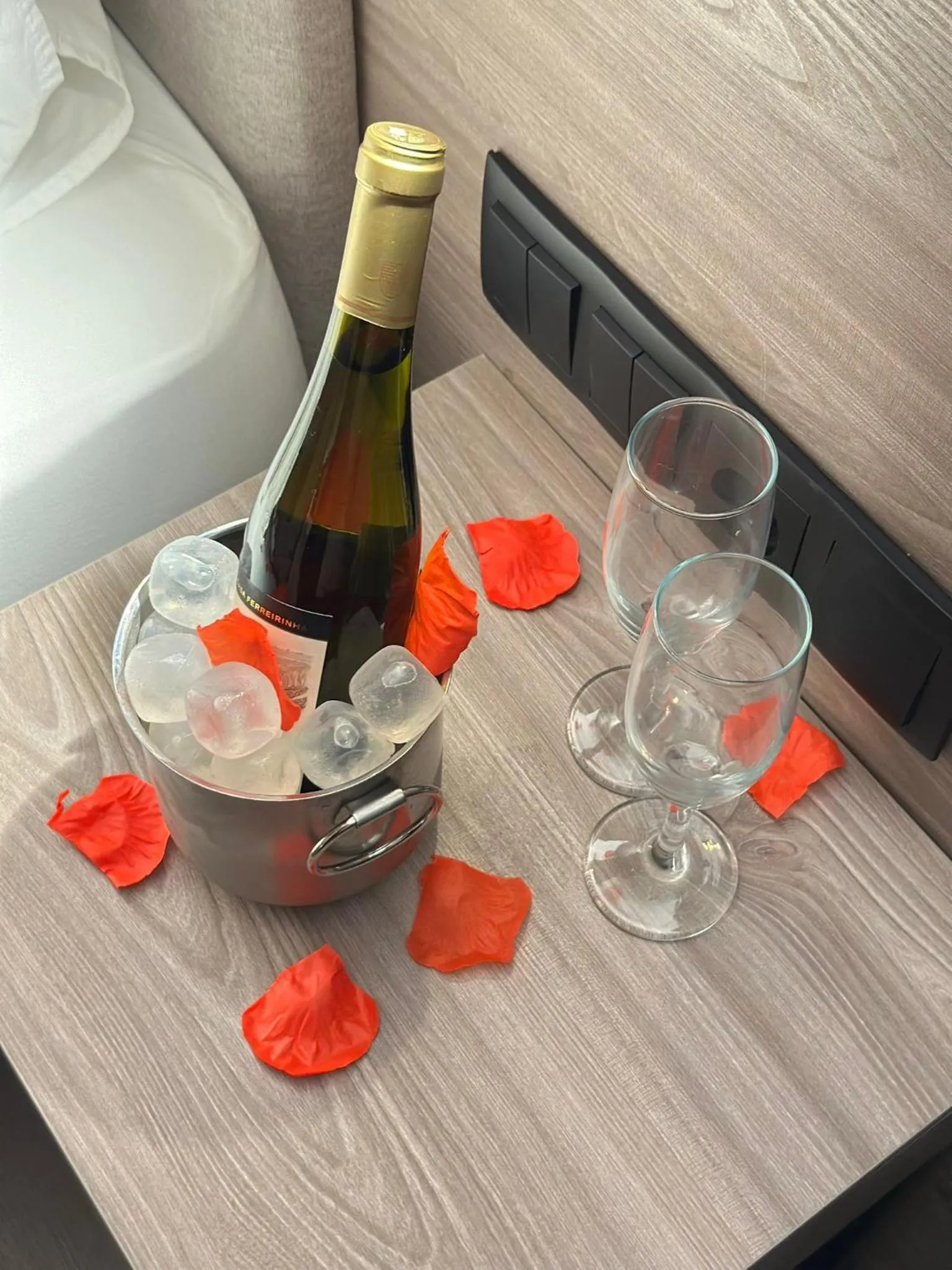 room service in Dom João Glamour Hotel