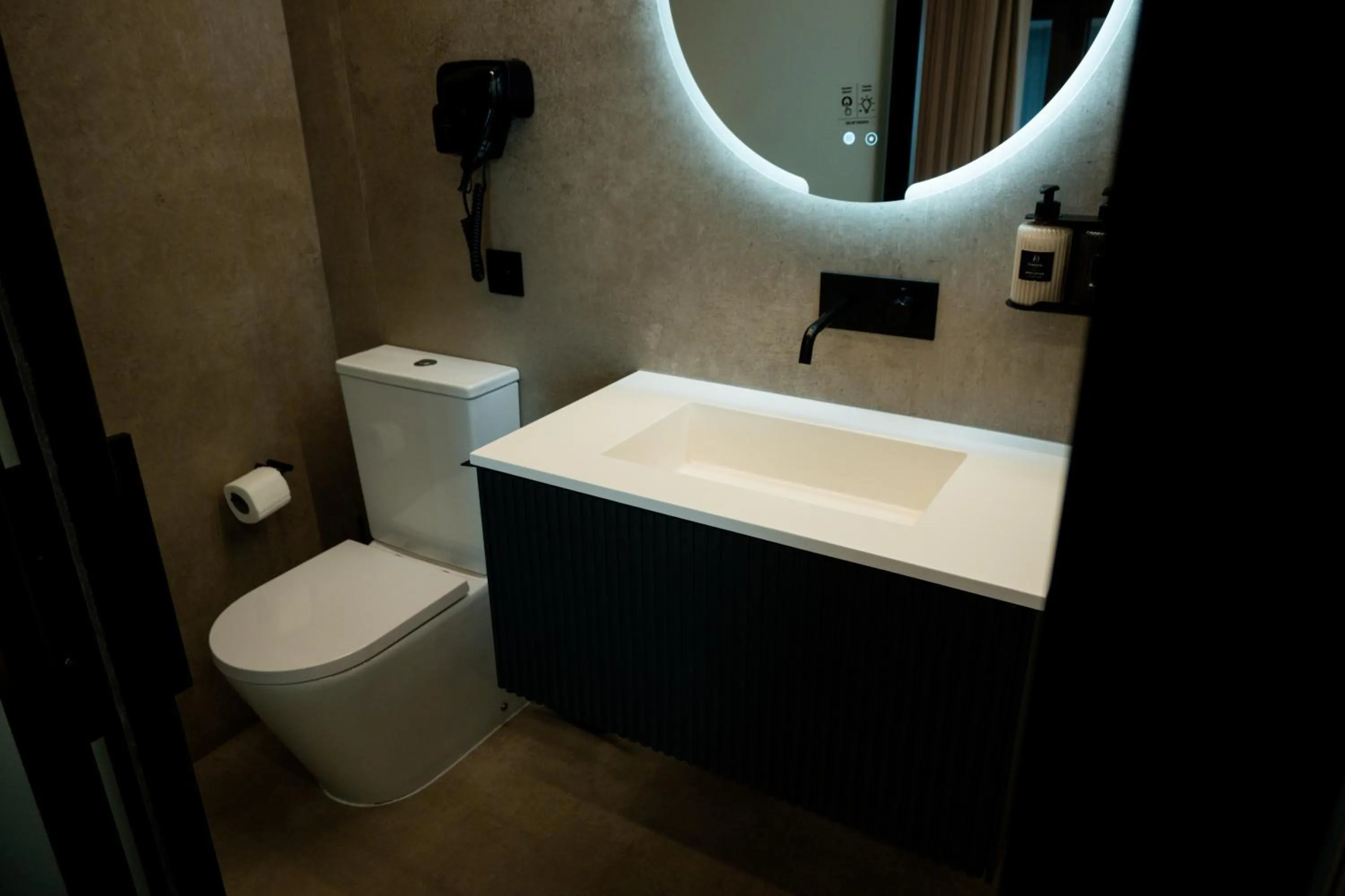 Toilet in Dom João Glamour Hotel