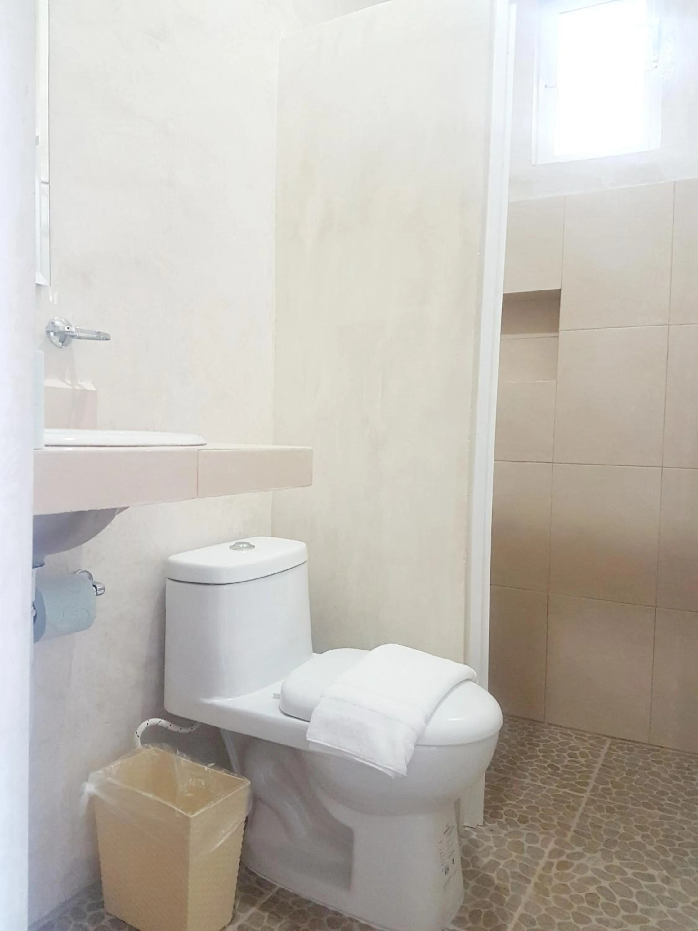 Toilet in Casa Chujuk by Spirit Group