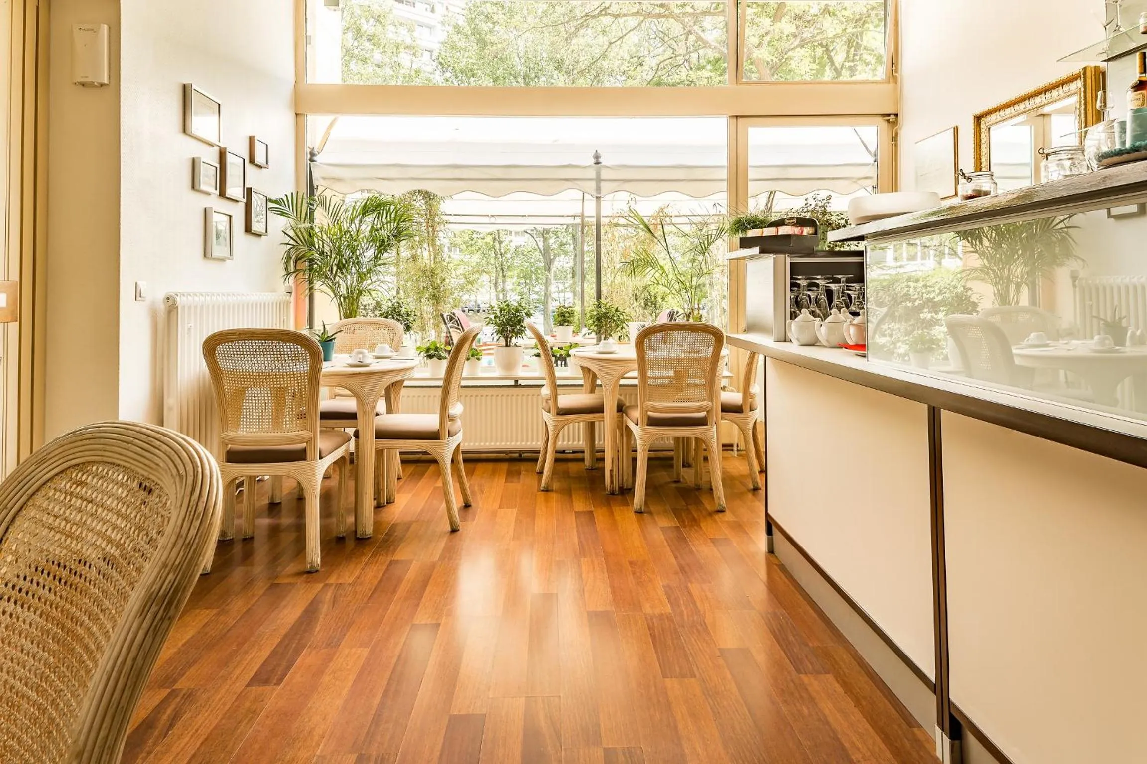 Restaurant/Places to Eat in Alecsa Hotel am Olympiastadion