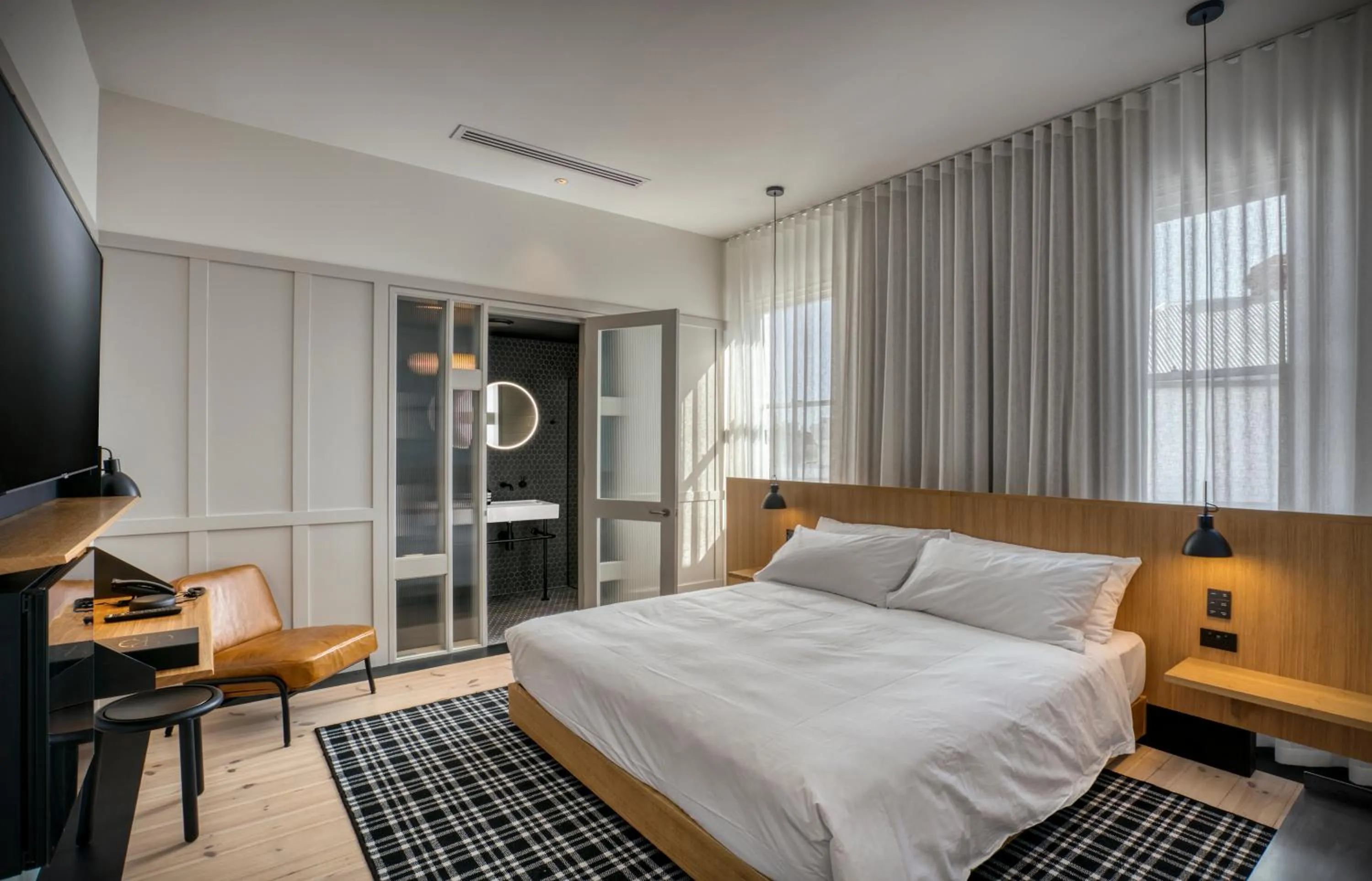 Bedroom, Bed in Farmers Home Hotel