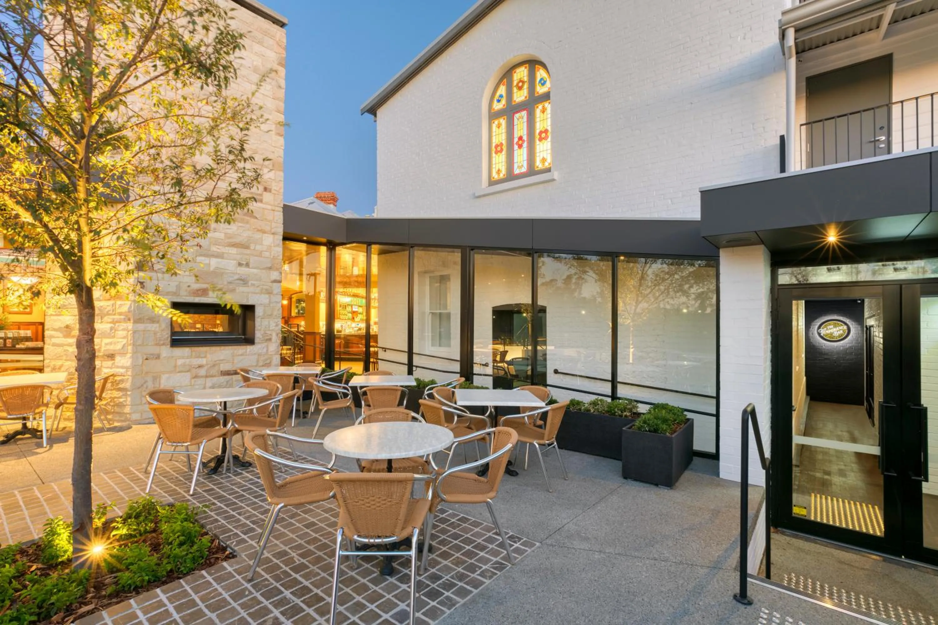 Patio in Farmers Home Hotel