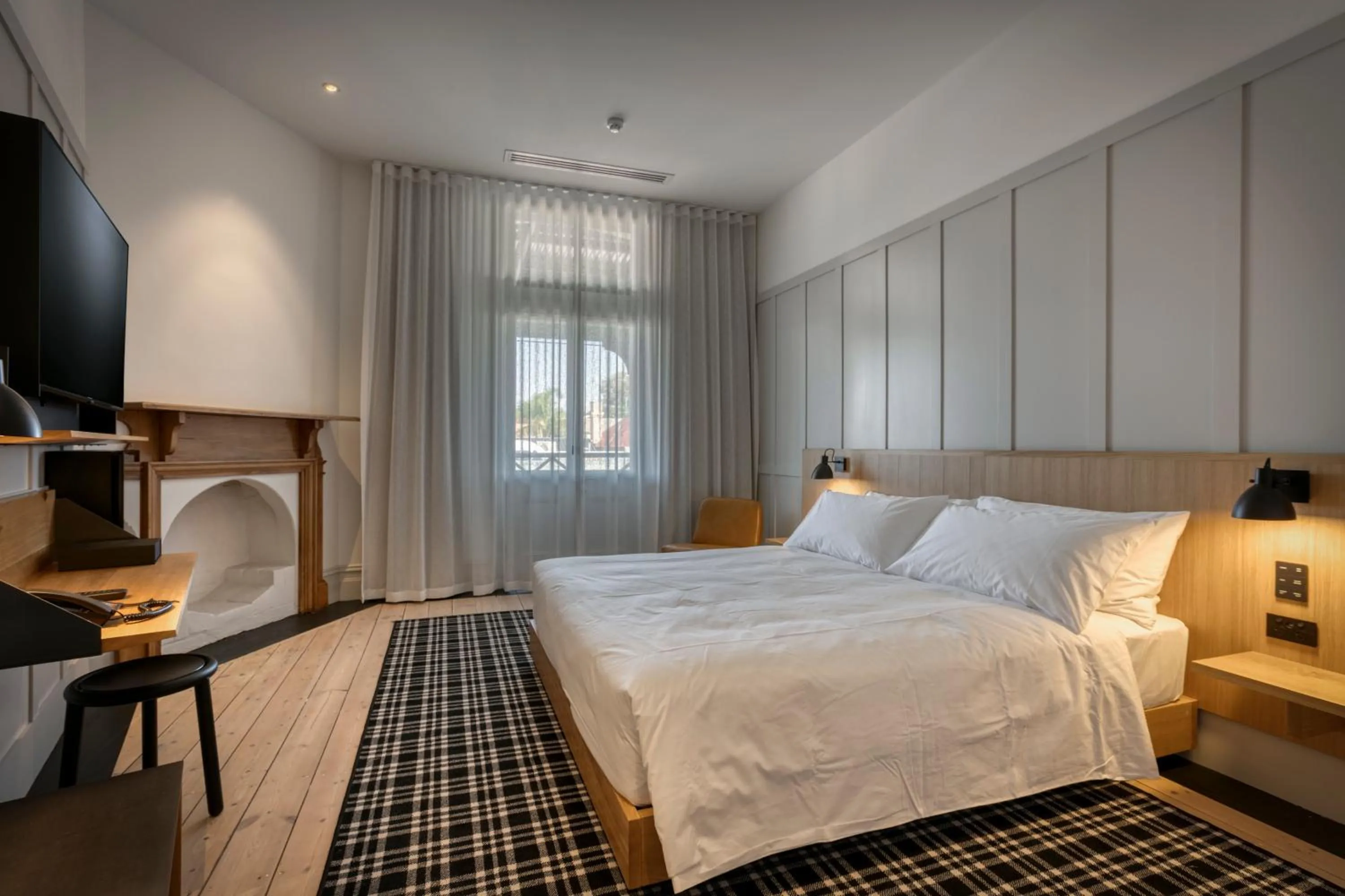 Bedroom, Bed in Farmers Home Hotel