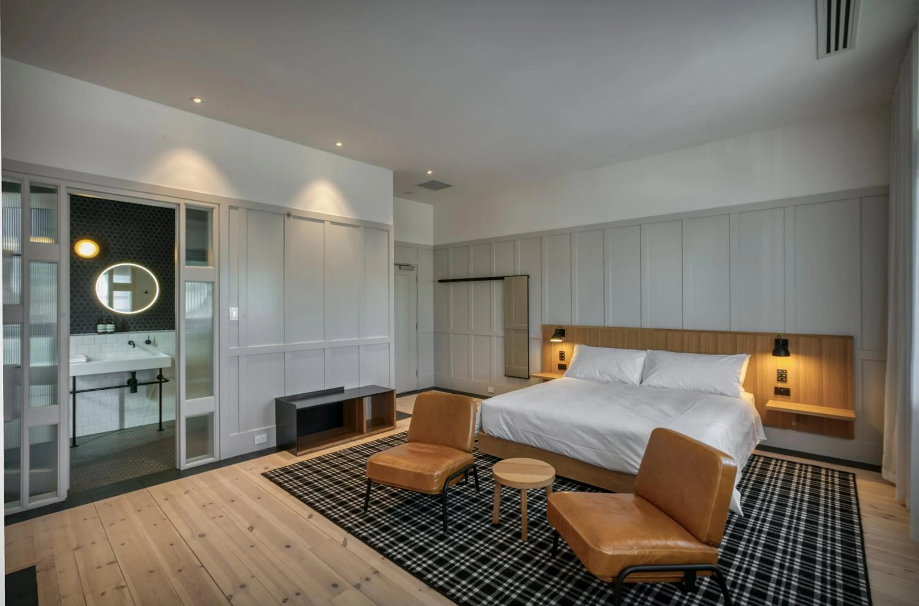 Bedroom, Bed in Farmers Home Hotel