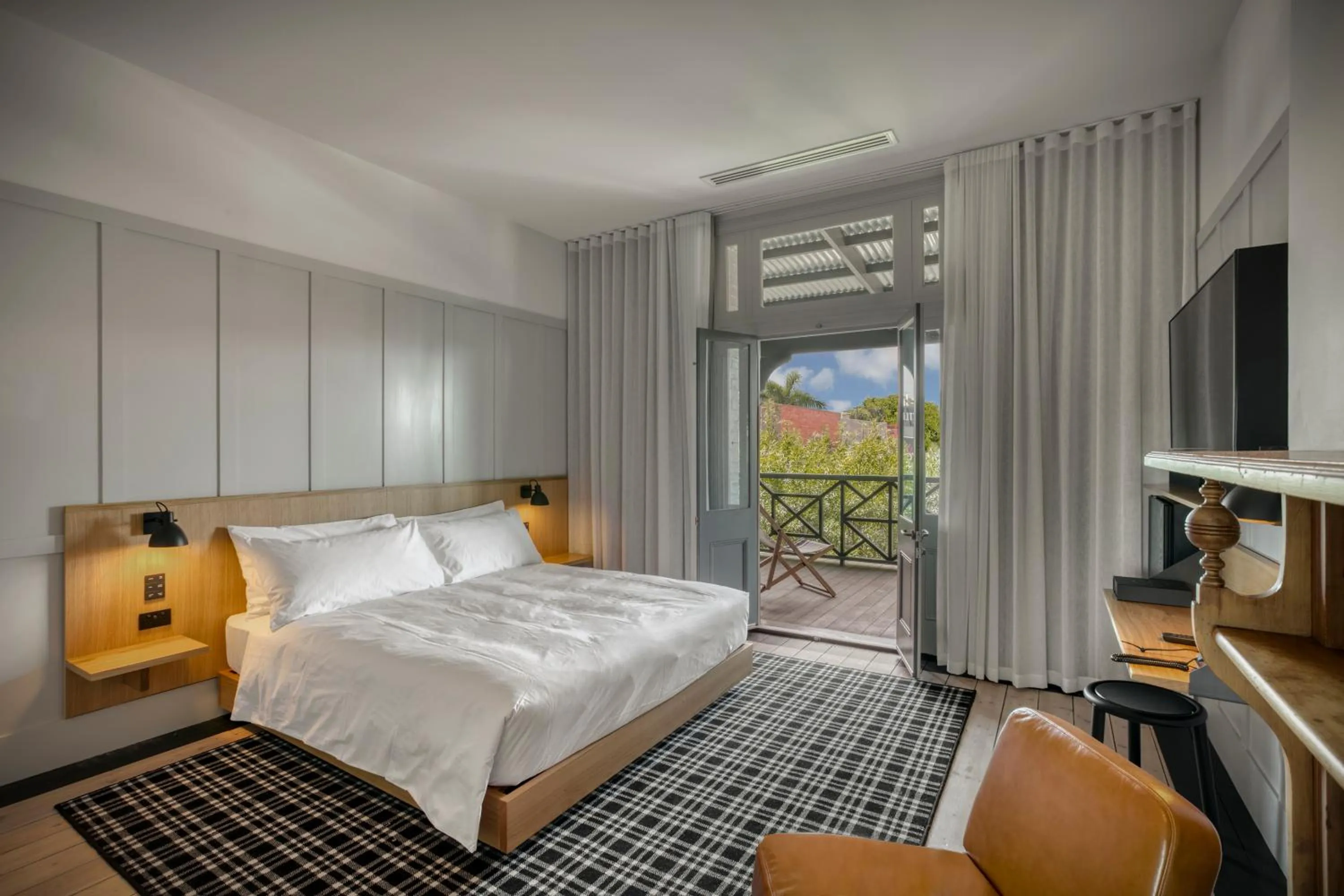 Bedroom, Bed in Farmers Home Hotel