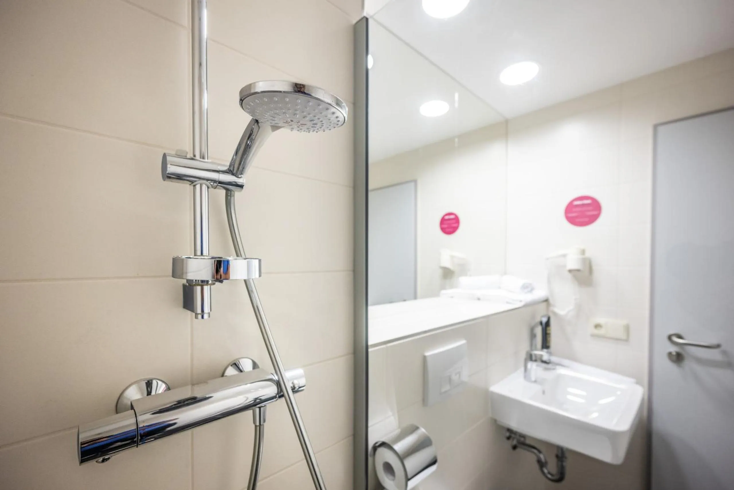 Bathroom in Serways Hotel Weiskirchen Nord