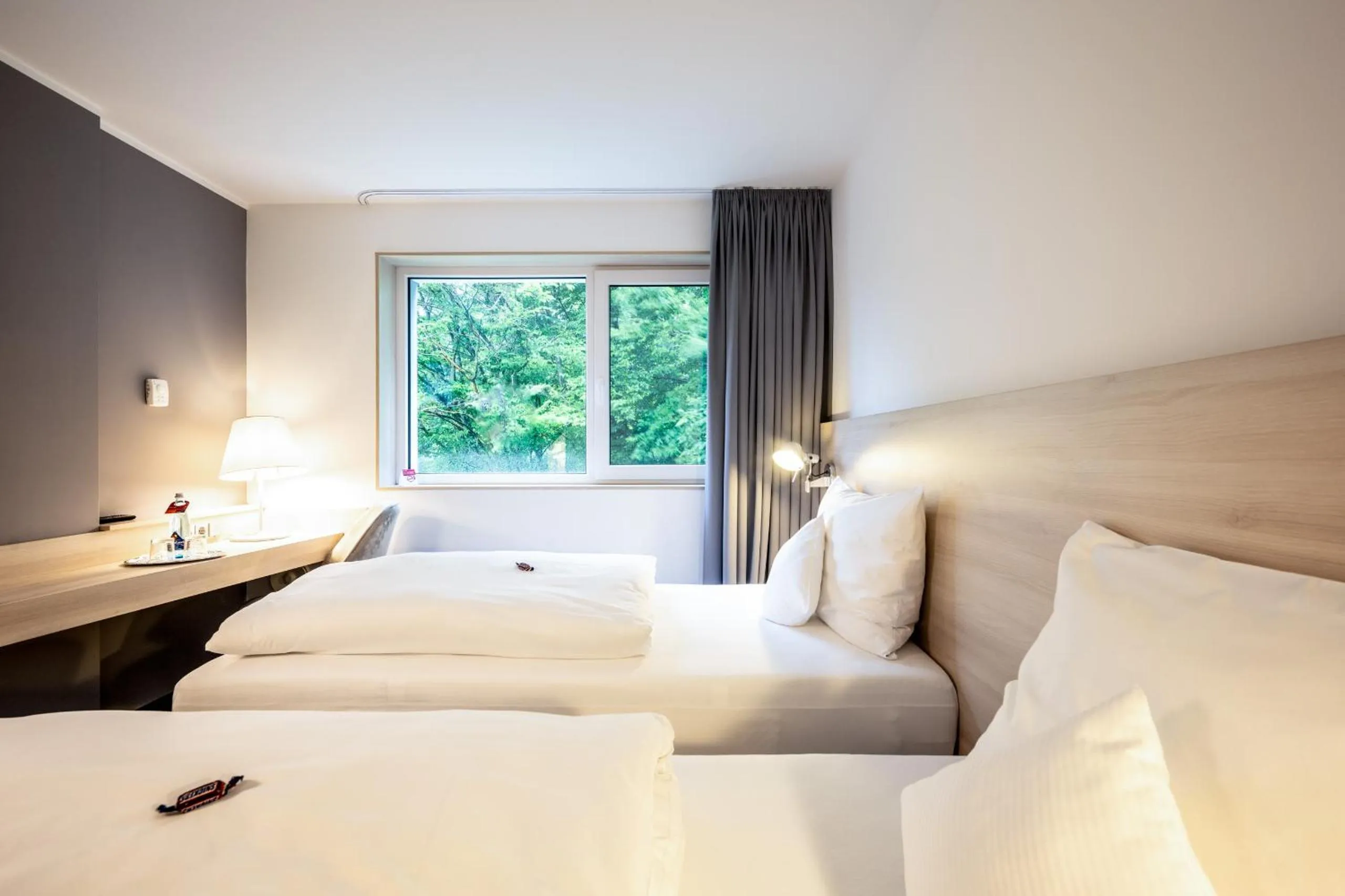 Photo of the whole room, Bed in Serways Hotel Weiskirchen Nord