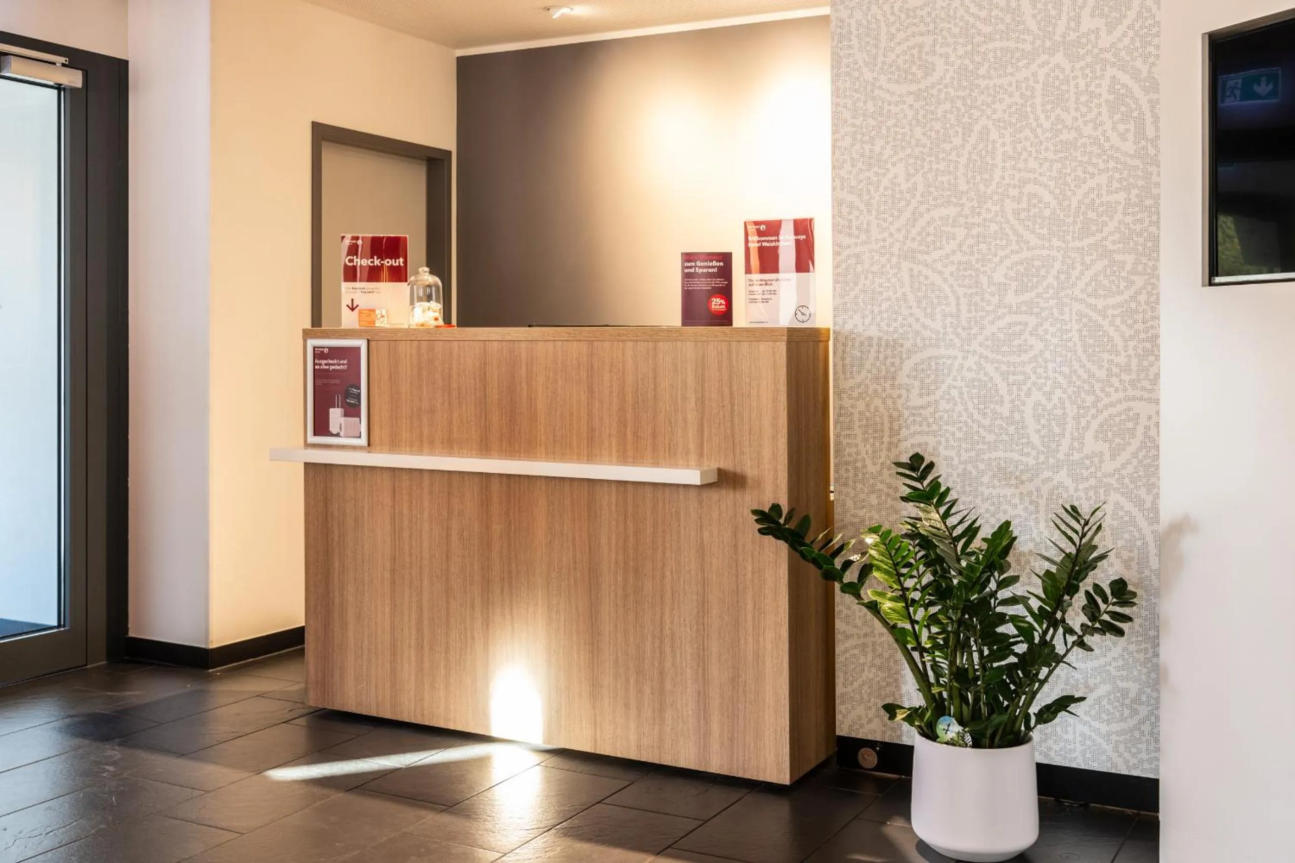 Lobby or reception in Serways Hotel Weiskirchen Nord