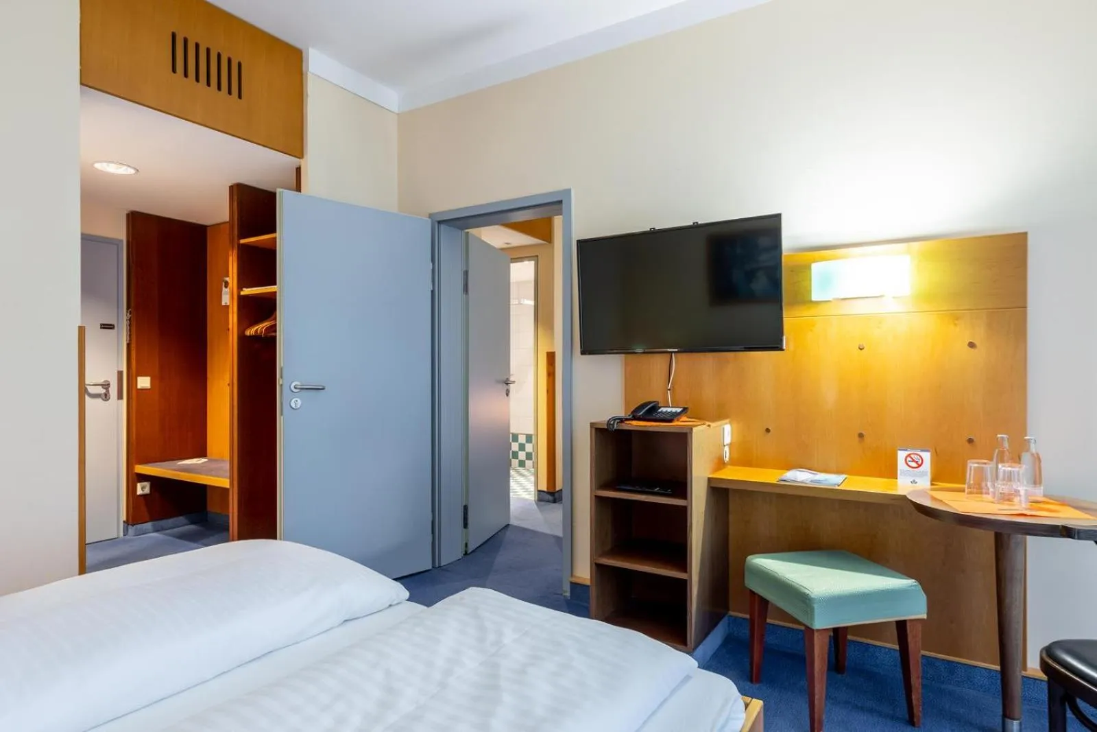 Photo of the whole room, Bed in Dresdner Tor Süd