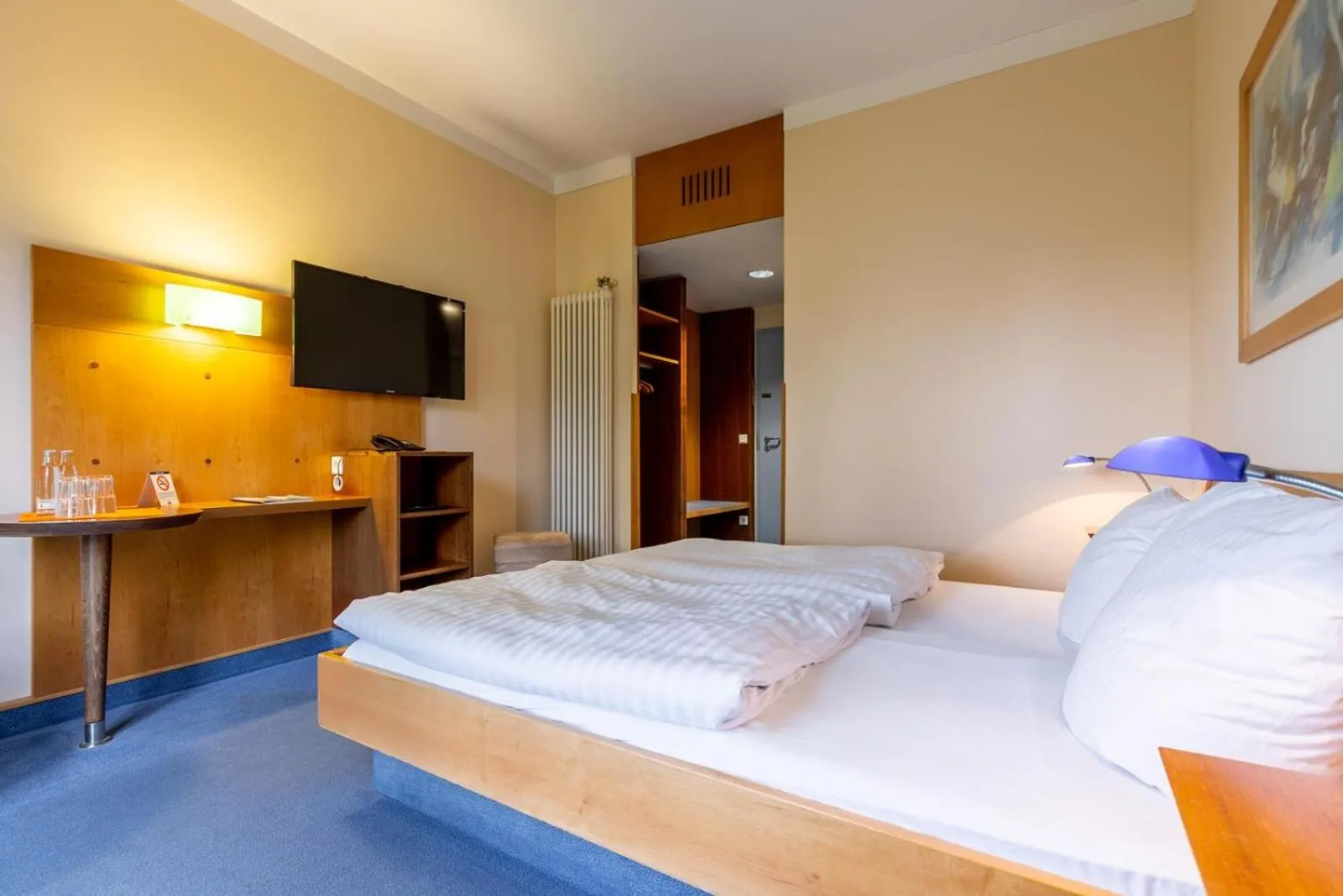 Photo of the whole room, Bed in Dresdner Tor Süd