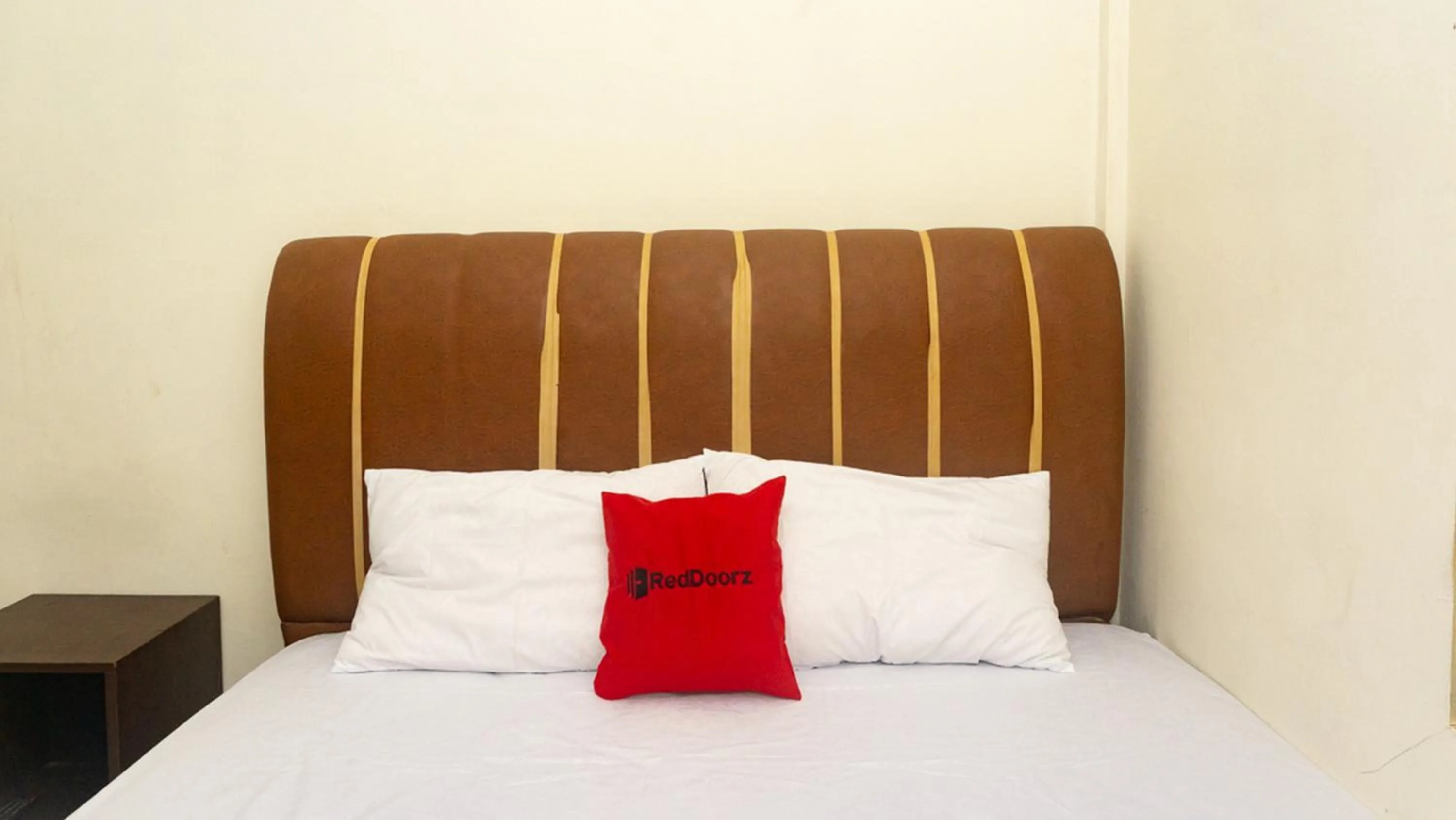 Bed in RedDoorz near Sentani Airport Jayapura