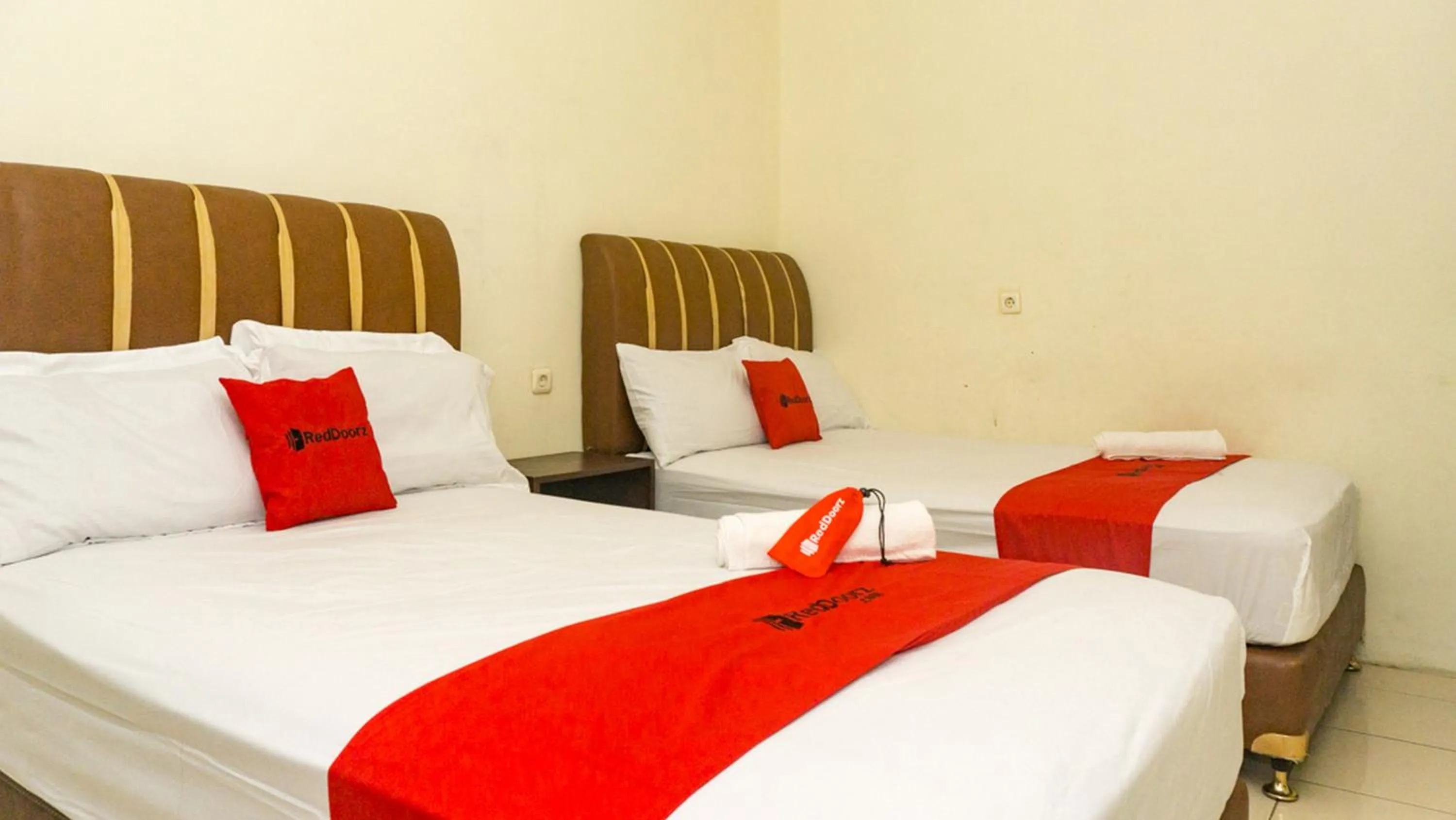 Bed in RedDoorz near Sentani Airport Jayapura