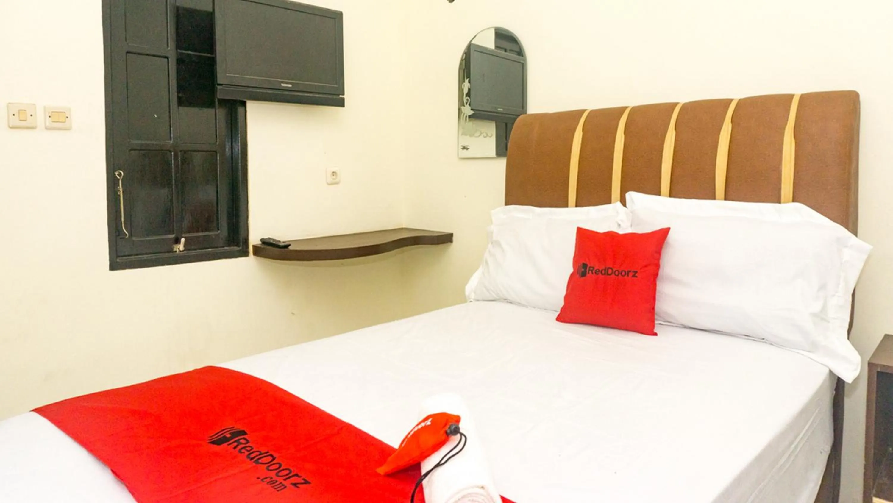 Bed in RedDoorz near Sentani Airport Jayapura