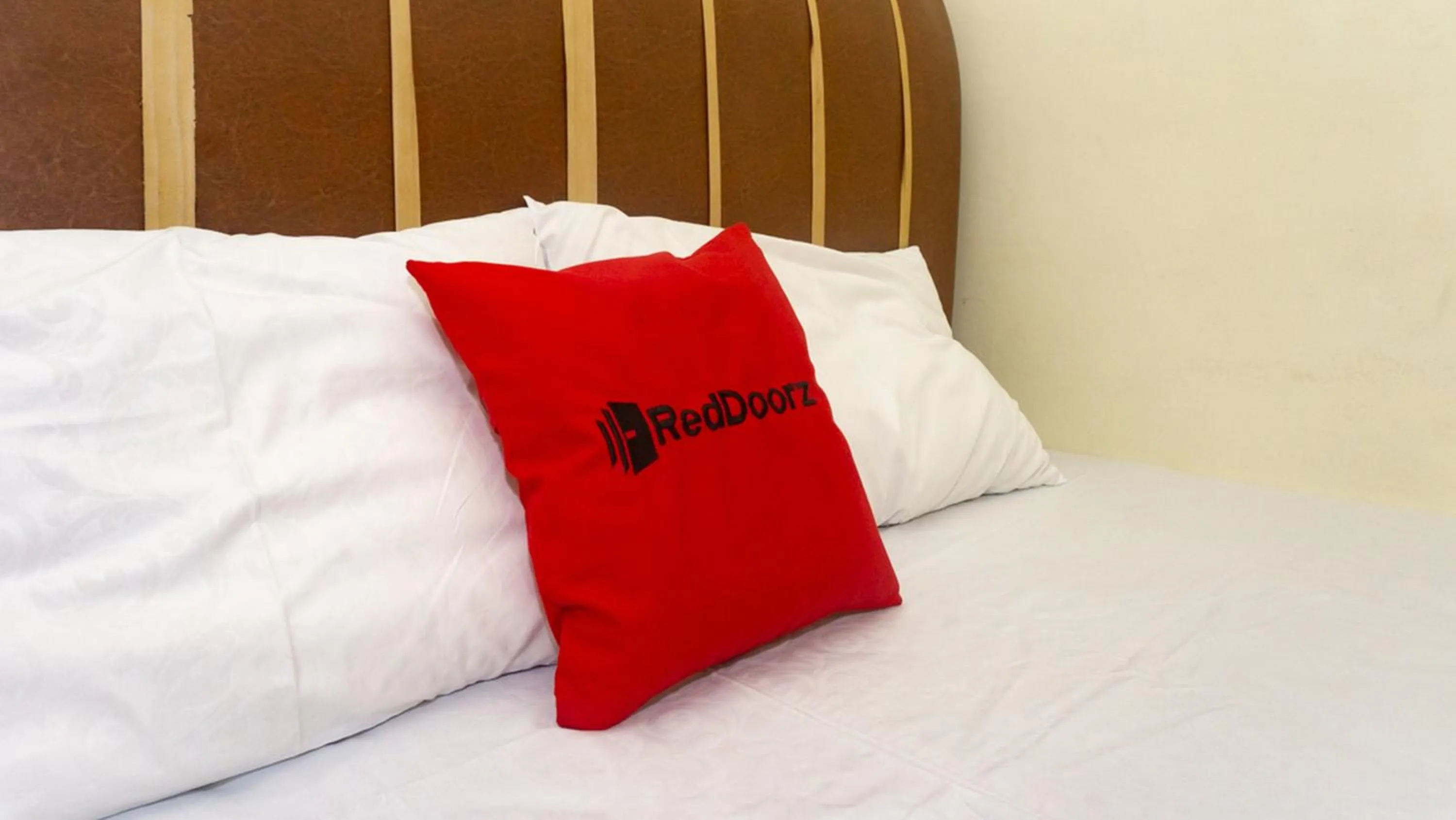 Bed in RedDoorz near Sentani Airport Jayapura