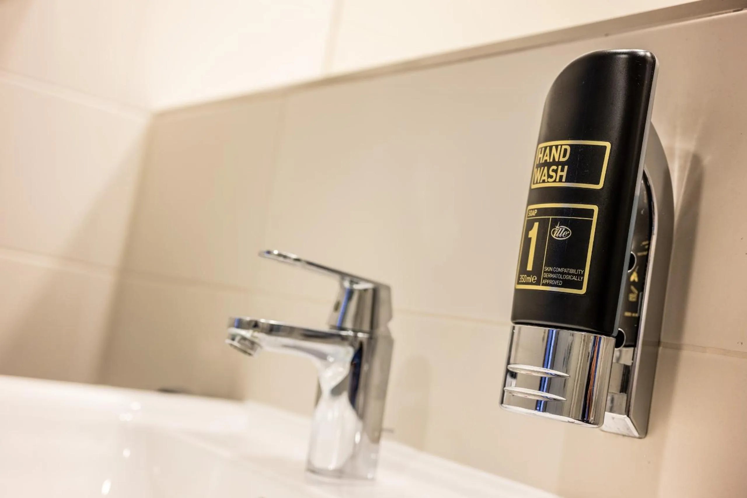 Bathroom in Serways Hotel Bruchsal West